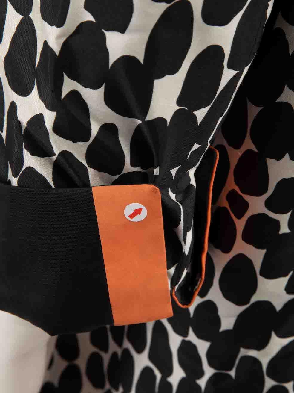 Schwarzer Gucci-Mantel aus Seide mit Fleckendruck Größe XL im Angebot 2