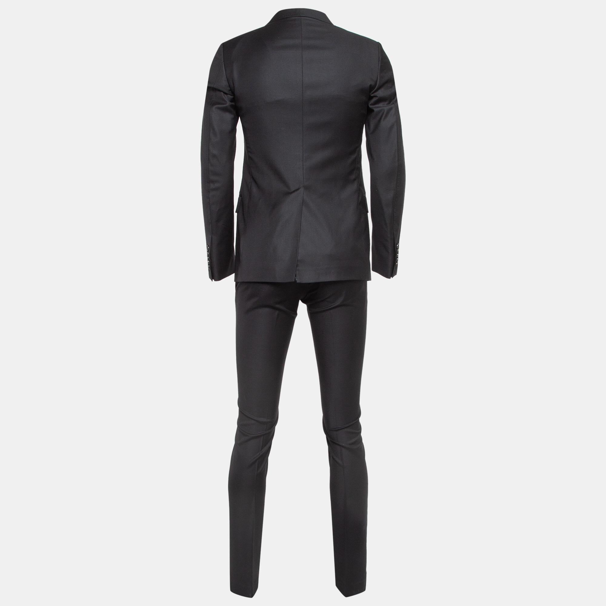 Characterized by impeccable tailoring, a good fit, and the use of quality materials, this suit set will help you serve dapper looks. Style it with oxfords or loafers to bring out the stylish appeal of the creation.

Includes: Original Dustbag,