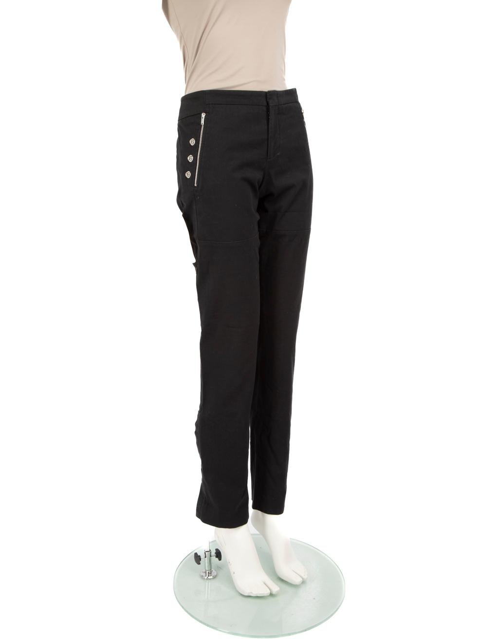 L'ÉTAT est très bon. Il n'y a pratiquement pas d'usure visible du pantalon sur cet article de revente d'occasion de la marque Gucci.
 
 
 
 Détails
 
 
 Noir
 
 Coton
 
 Pantalon
 
 Coupe skinny
 
 Détails de la quincaillerie argentée
 
 2 poches