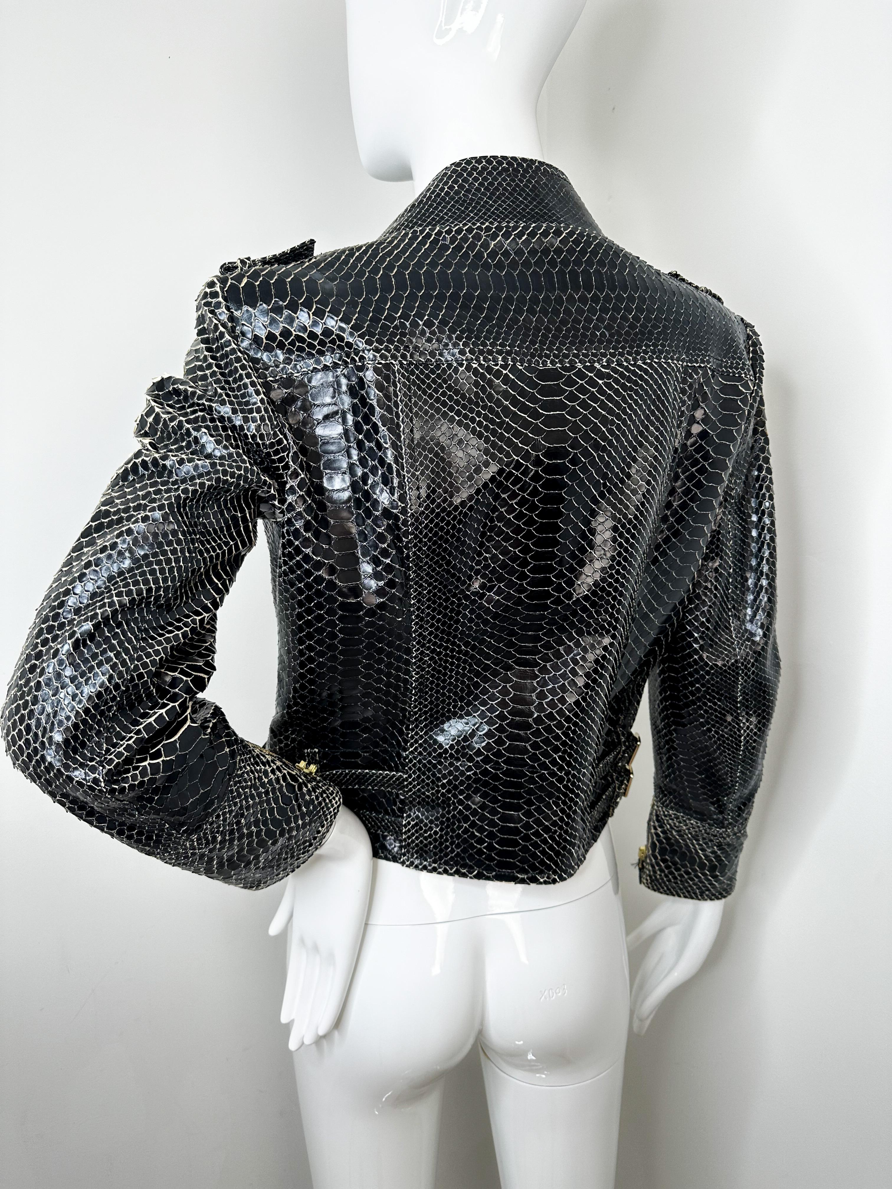 Gucci black snakeskin leather jacket  In Good Condition For Sale In Annandale, VA