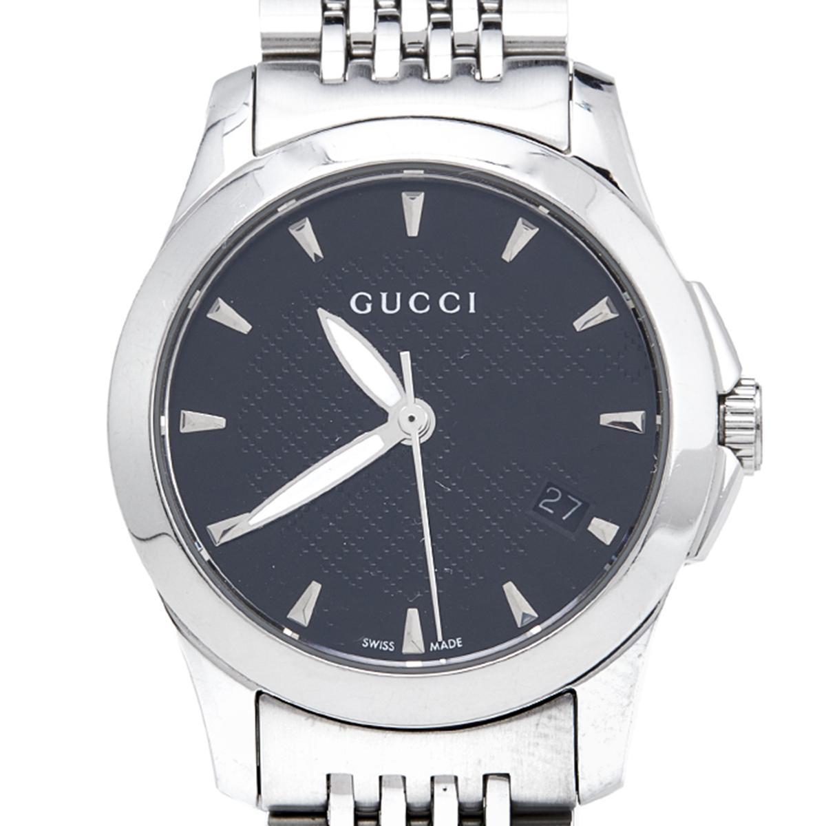 Gucci brings you this smart stainless steel timepiece for you to flaunt on your wrist. Swiss-made, it follows a quartz movement and carries a black textured dial. It has a date window, three hands, and index hour markers within the case. The watch