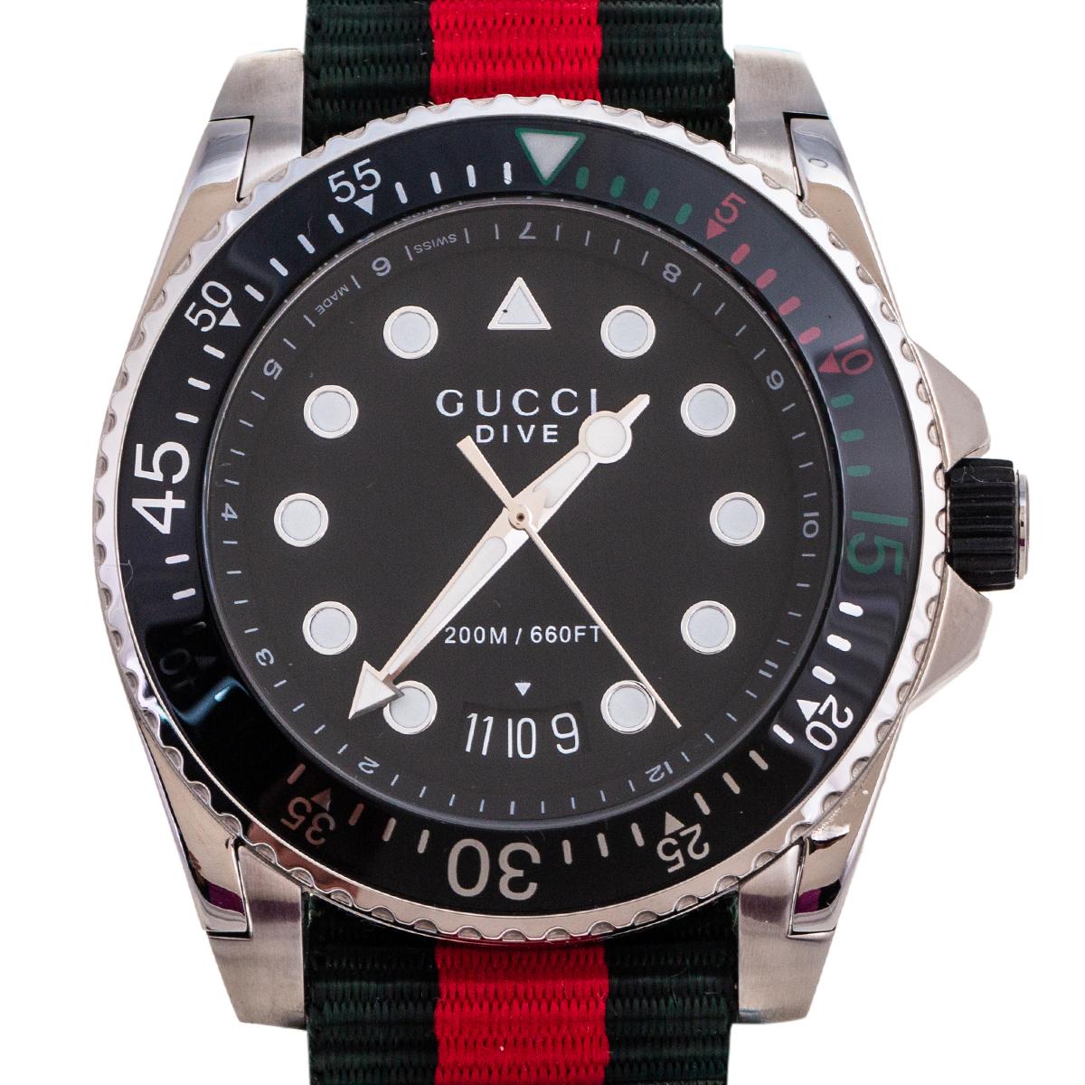 Make the right style choice with this Dive YA136206 timepiece from Gucci. Swiss-made, the watch has a stainless steel case held by Web nylon straps. It has a quartz movement and carries a black dial set with distinct markers, three hands, and a date