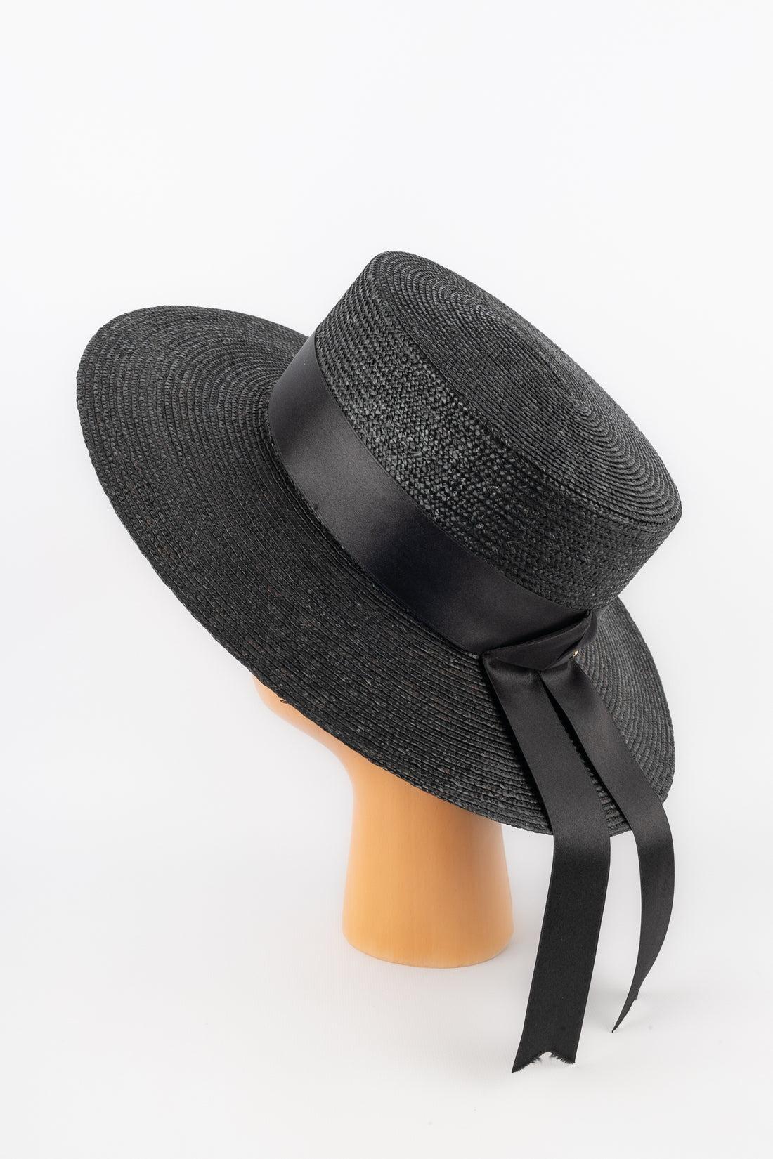 GUCCI - (Made in Italy) Black straw hat. L size indicated.

Additional information:
Condition: Very good condition
Dimensions: Head circumference: 58 cm

Seller Reference: CHP58