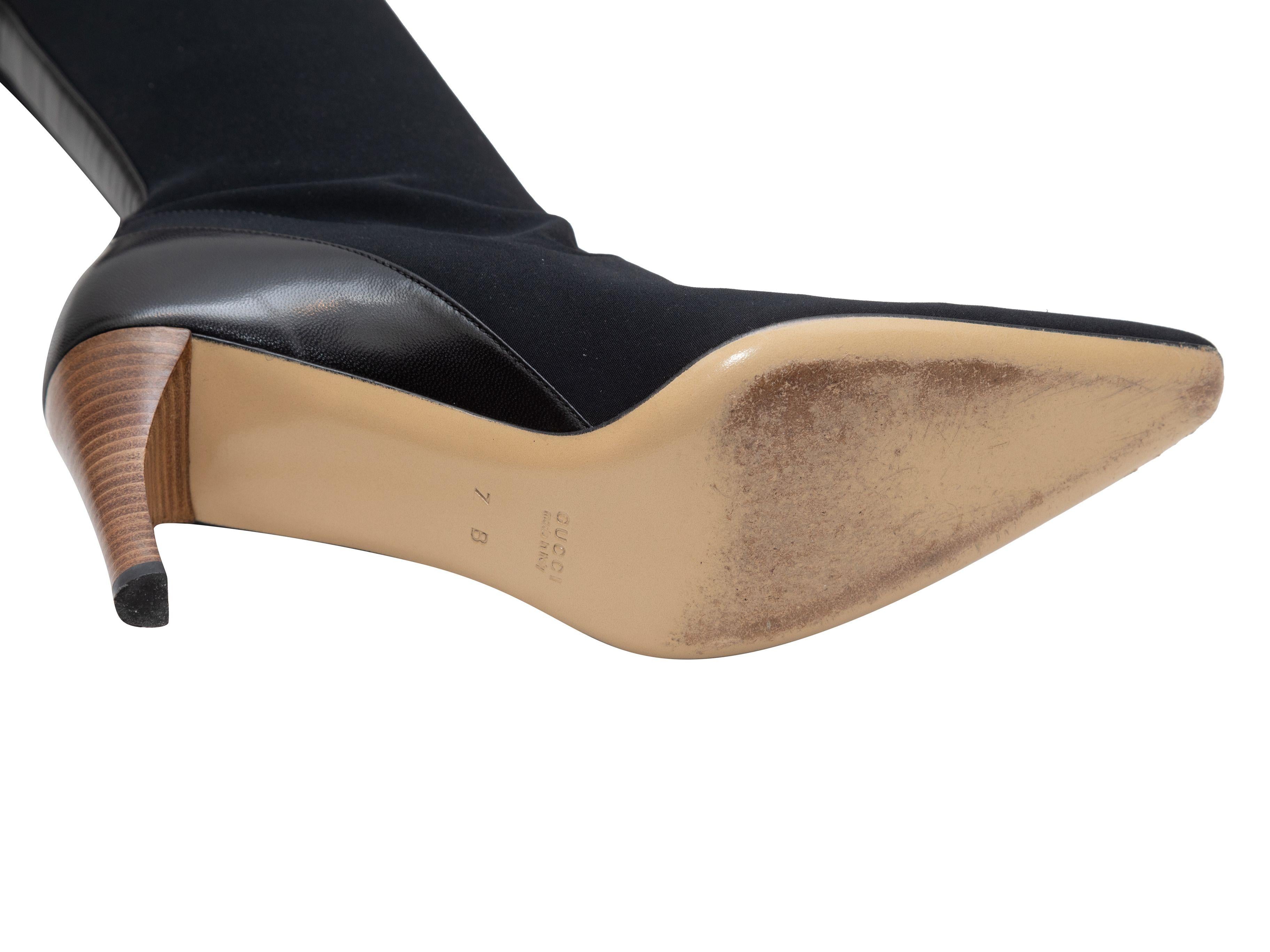 Dettagli prodotto: Stivali al ginocchio a punta in pelle e tessuto elasticizzato nero di Gucci. Tacchi a spillo. Altezza tacco 3,25