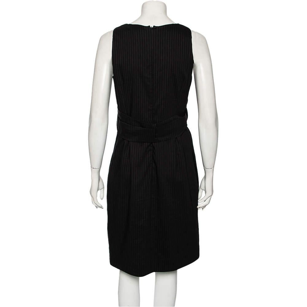 Gucci Black Striped Wool & Linen V-Neck Belted Dress M In Fair Condition For Sale In Dubai, Al Qouz 2