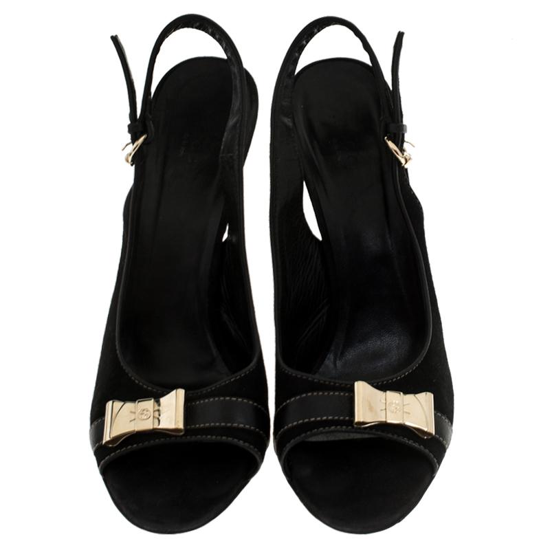 Keep it casual and chic with these suede and leather sandals. The pair comes styled with bow embellishments on the vamps, buckled slingbacks and high heels. This pair from Gucci is a perfect example of exquisite craftsmanship. The black hue