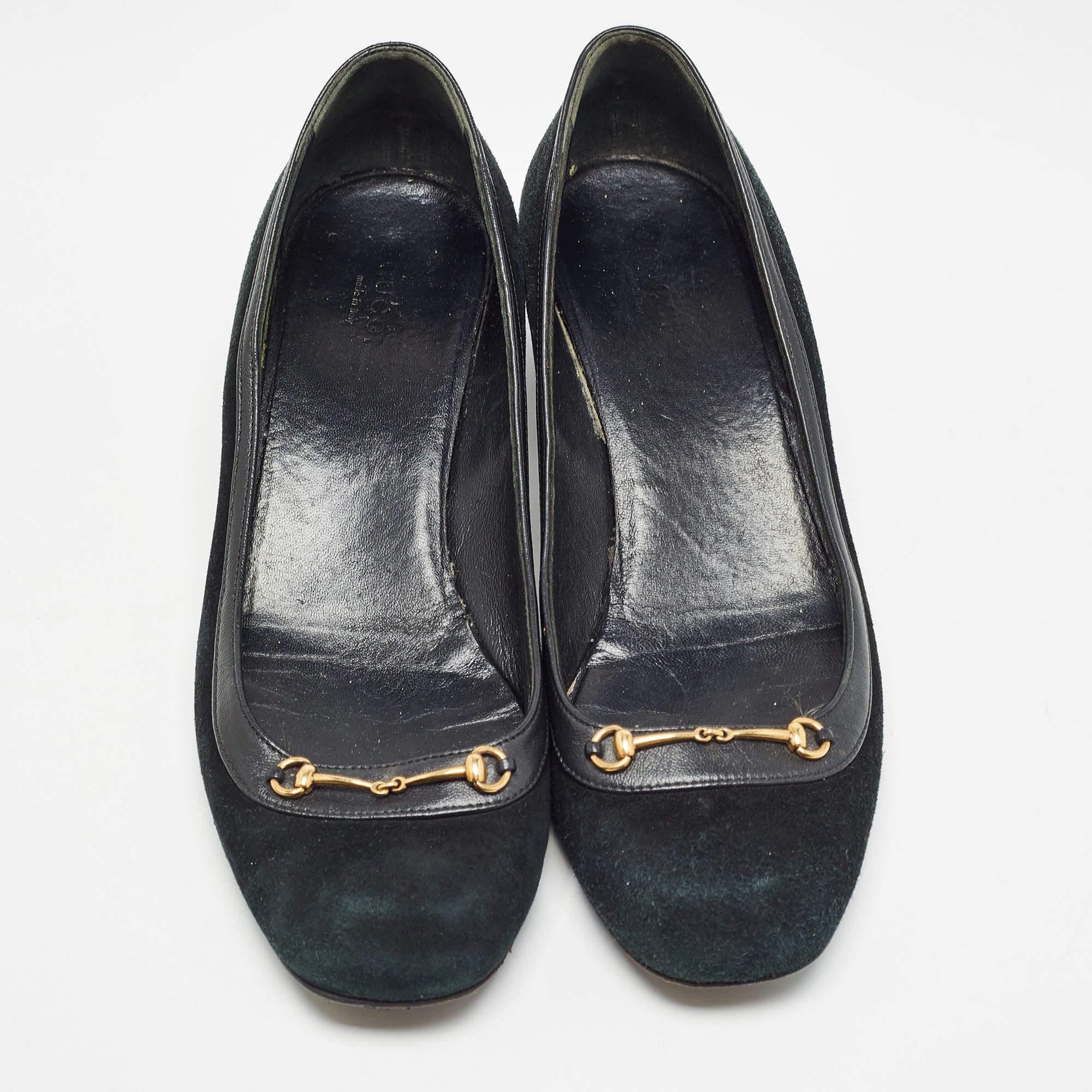 Gucci Black Suede and Leather Horsebit Pumps Size 40 In Good Condition In Dubai, Al Qouz 2