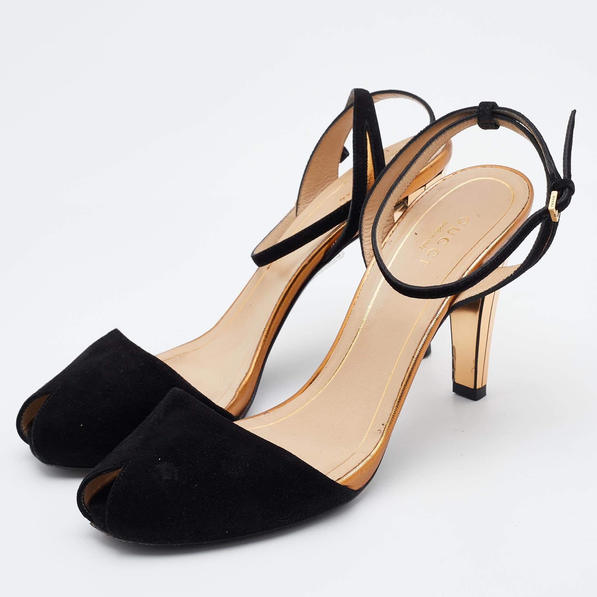 Keep it chic with these crackled leather and suede sandals. They feature contrasting toes, ankle fastening to hold the feet and 10 cm heels to lift you. Flaunt your stylish best side with these fabulous sandals from Gucci. 