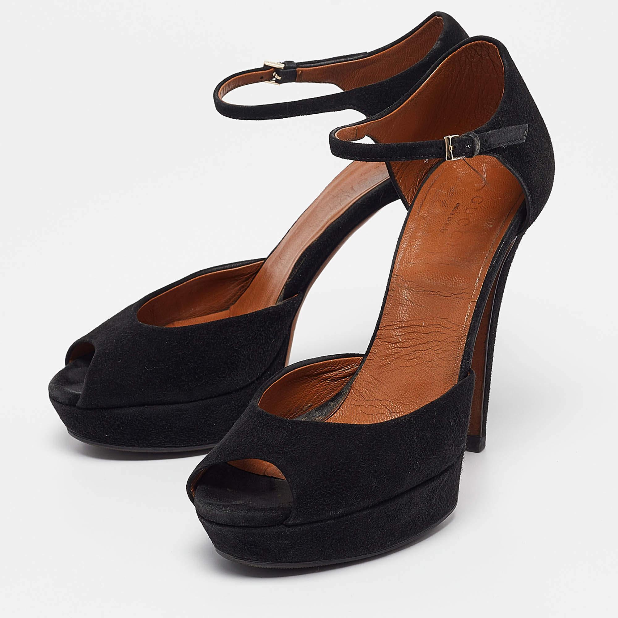 Ces sandales encadreront vos pieds de manière élégante. Fabriquées à partir de matériaux de qualité, elles affichent un design élégant et des semelles intérieures confortables.