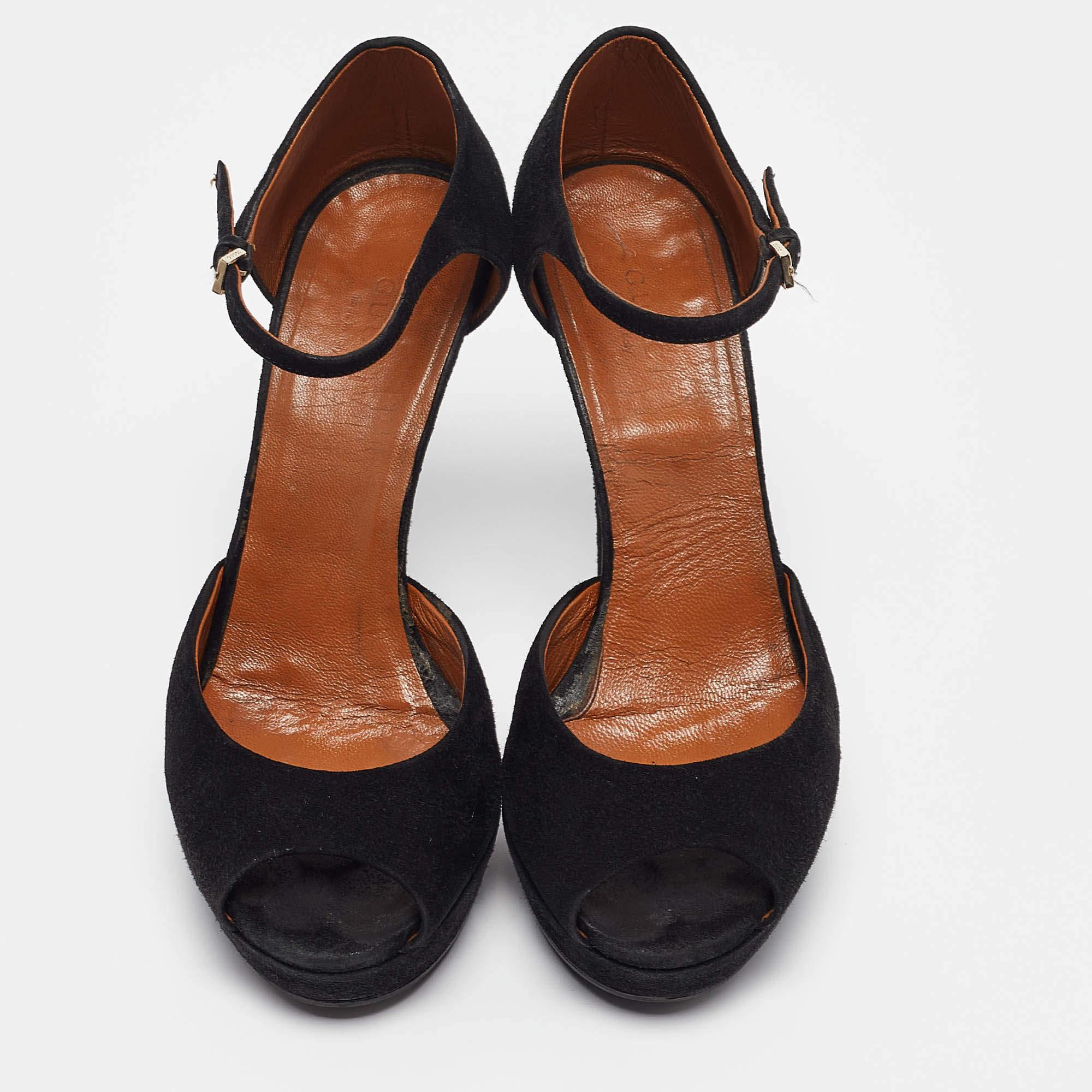 Noir Sandales en daim noir de Gucci Taille 35 en vente