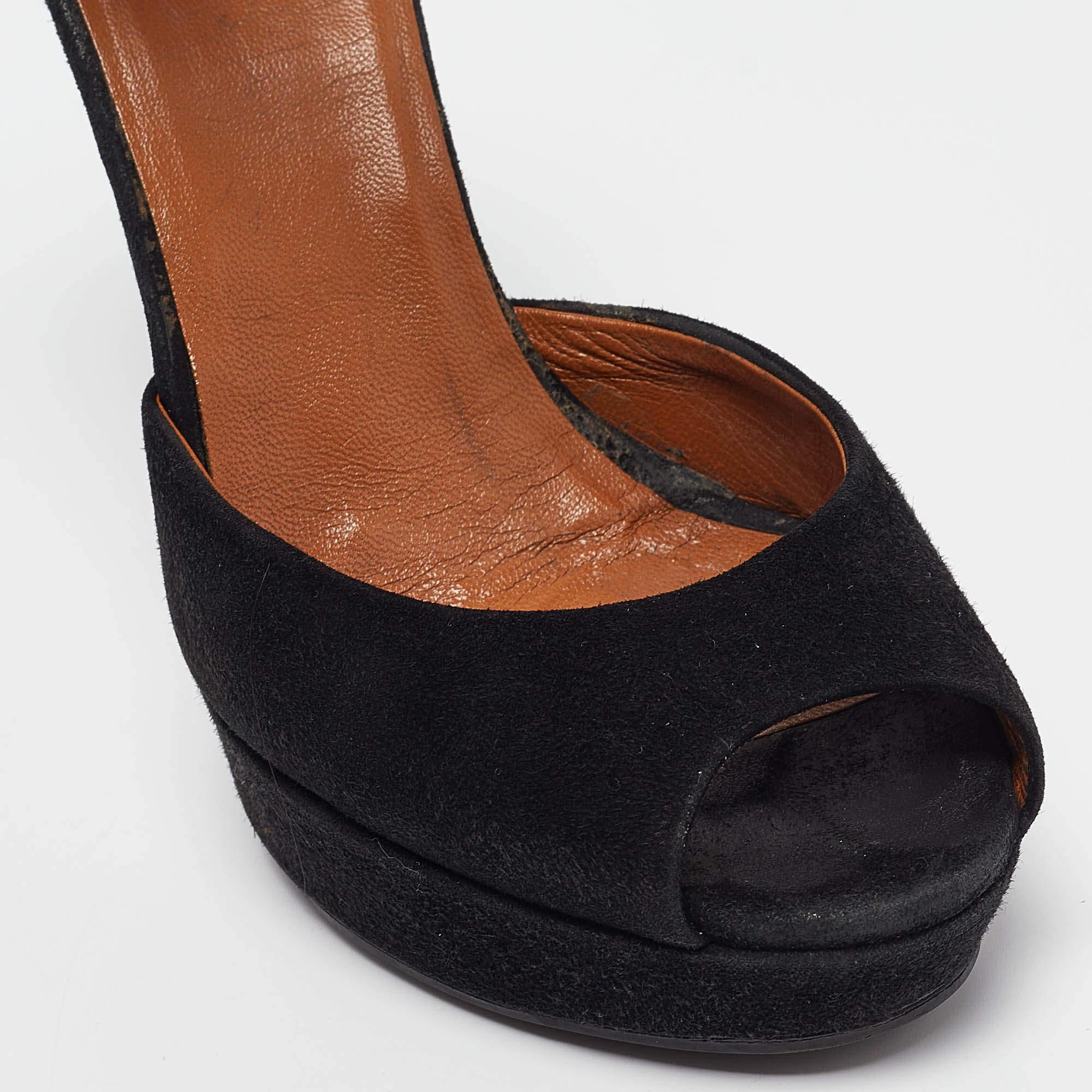Sandales en daim noir de Gucci Taille 35 en vente 2