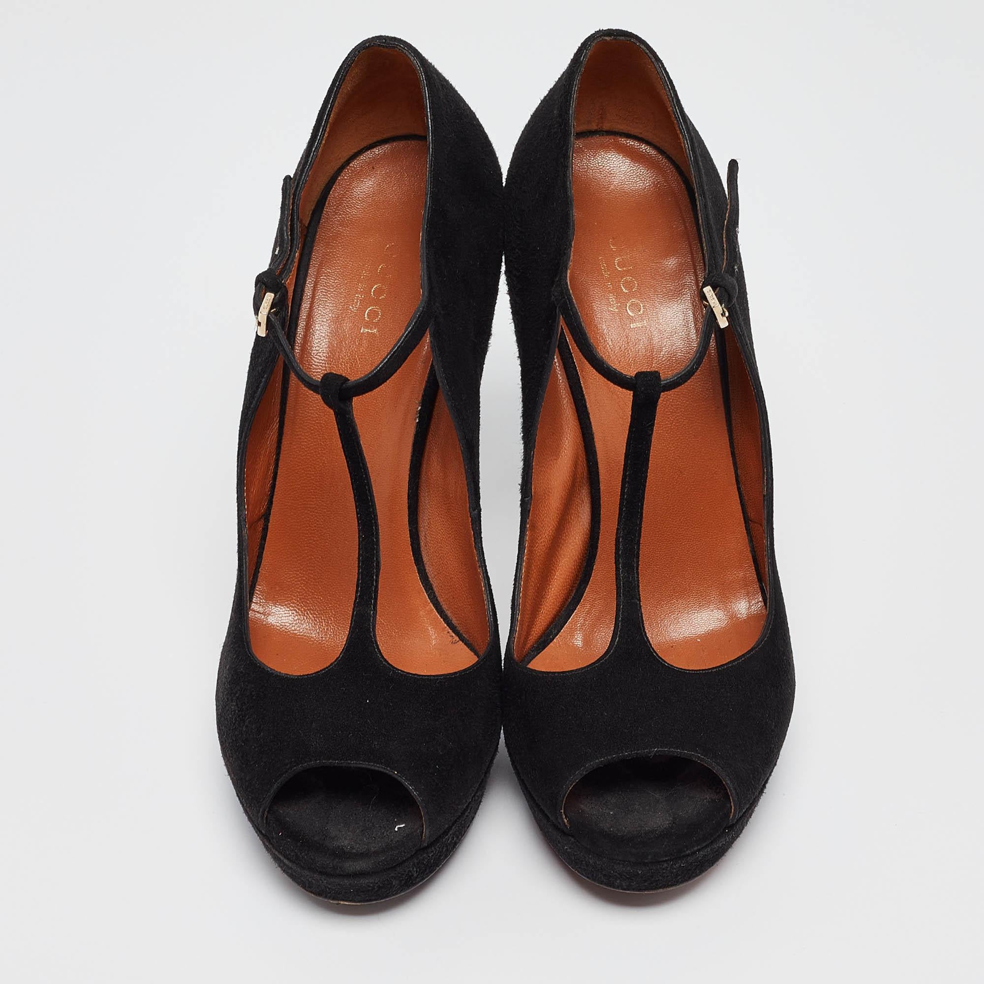 Gucci Black Suede Betty Ankle Strap Pumps Size 39 In Good Condition For Sale In Dubai, Al Qouz 2