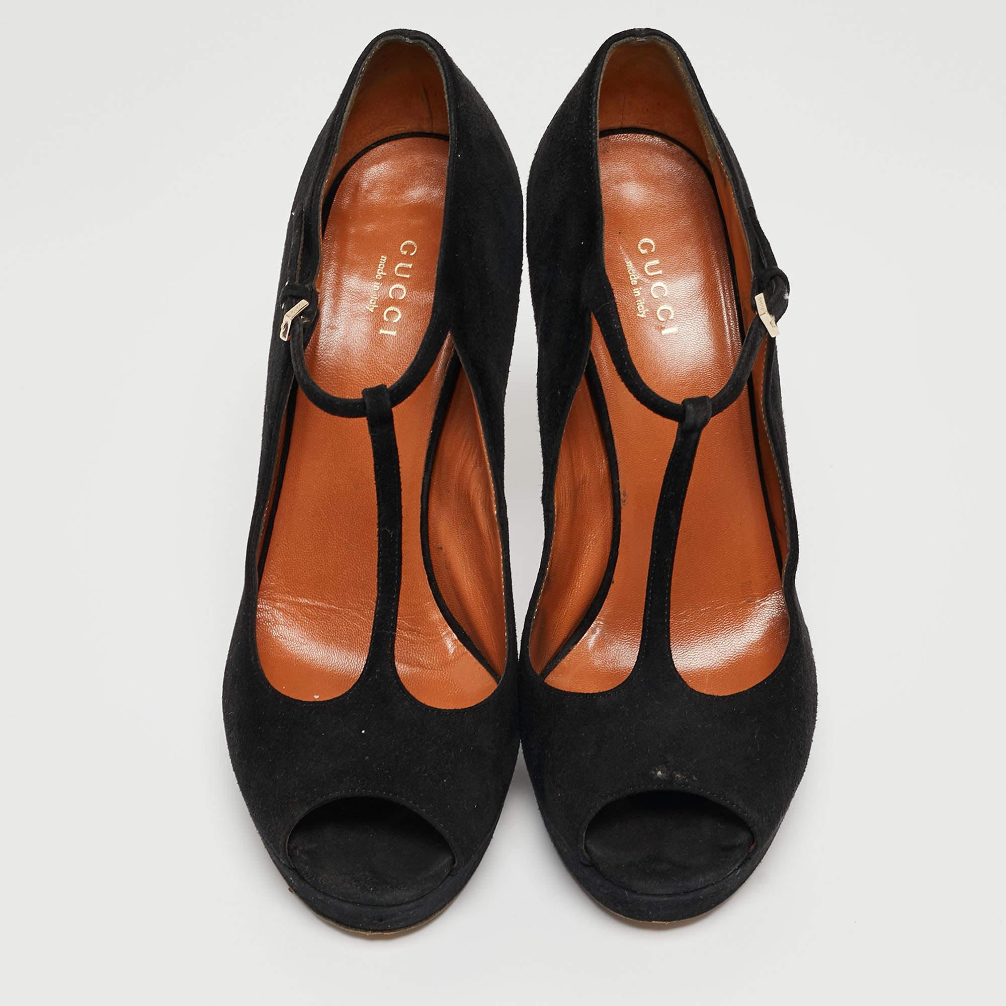 Gucci Schwarze Wildleder Betty T-Riemen-Pumps mit T-Riemen Größe 39,5 im Zustand „Hervorragend“ im Angebot in Dubai, Al Qouz 2