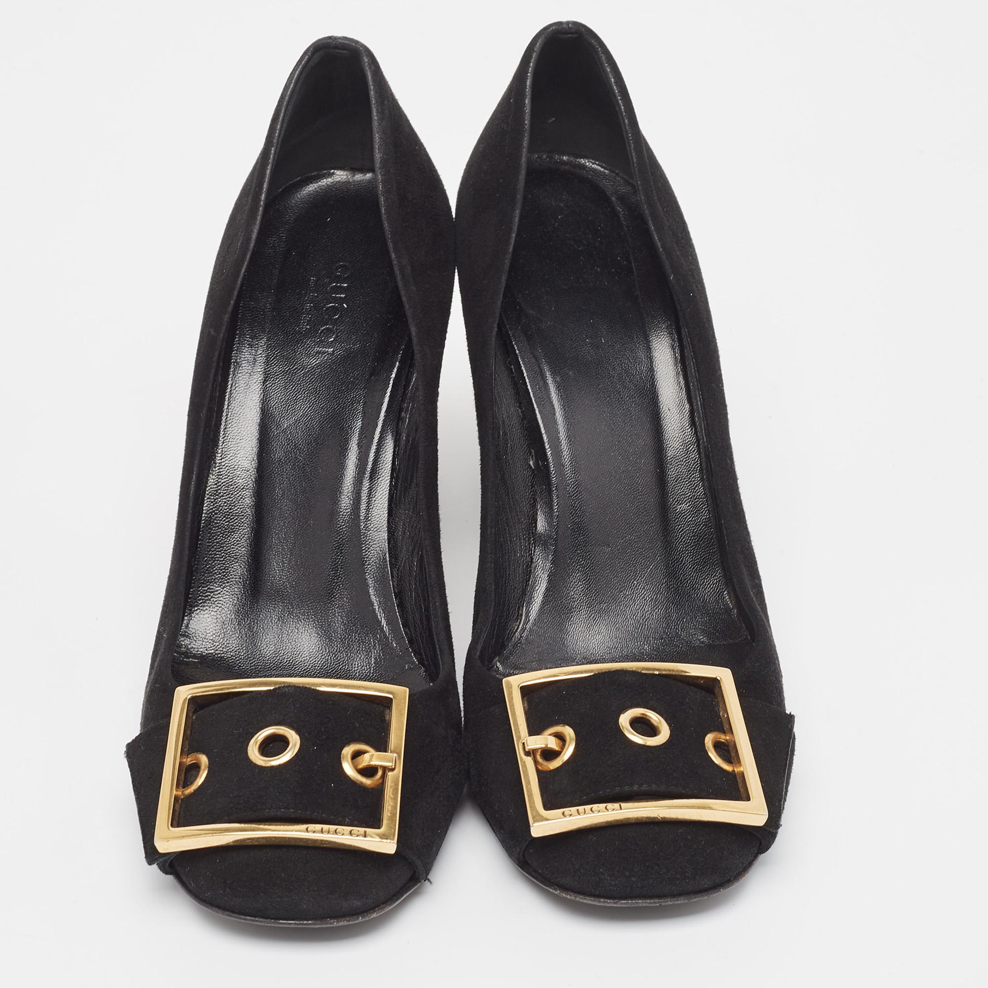 The fashion house’s tradition of excellence, coupled with modern design sensibilities, works to make these Gucci black pumps a fabulous choice. They'll help you deliver a chic look with ease.

