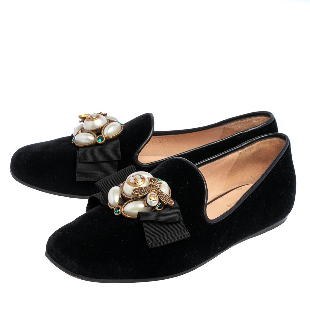 Gucci Black Suede Butterfly Bee Pearl Smoking Slippers Size 35 In Good Condition In Dubai, Al Qouz 2