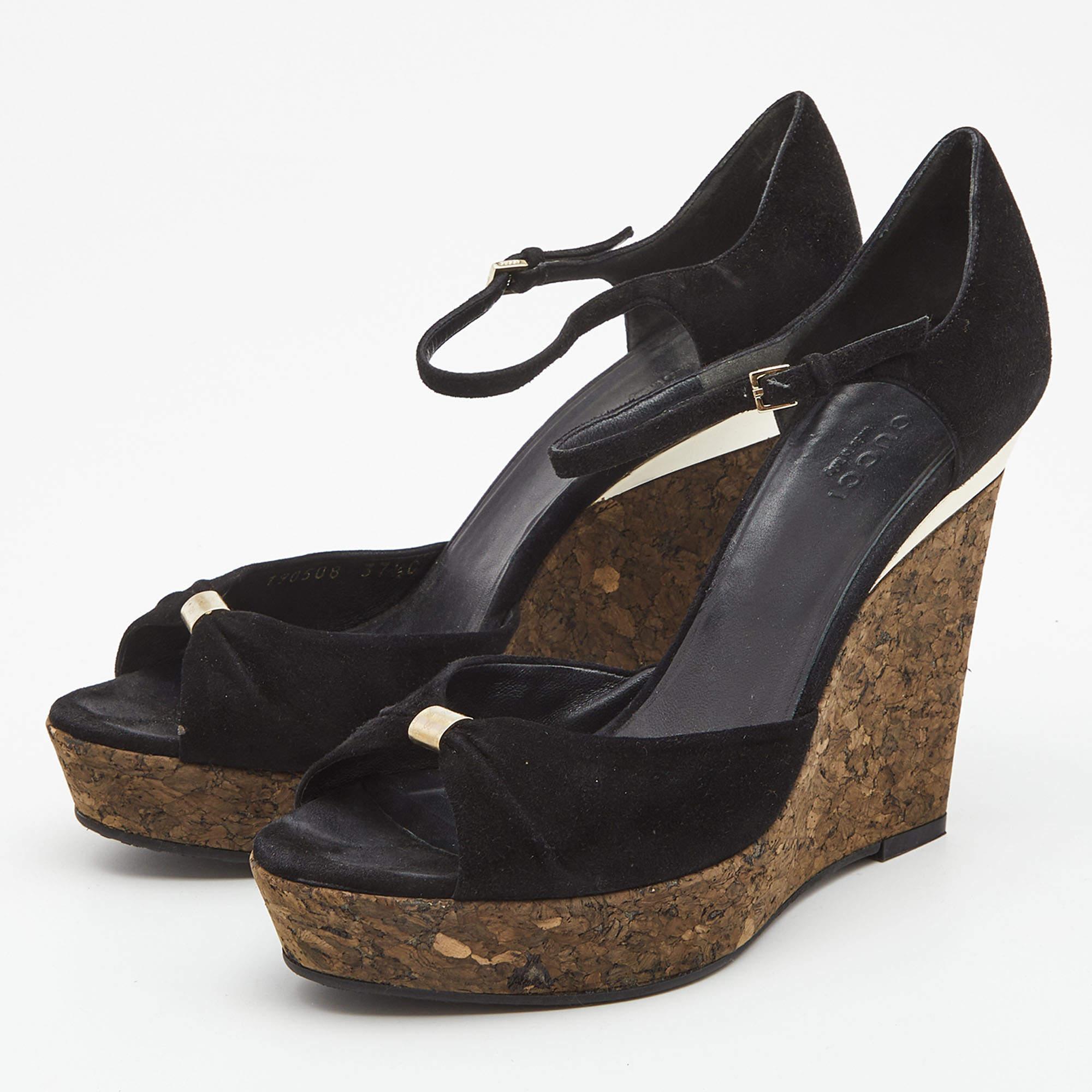Gucci Suede Noir Wedge Cork Platform Ankle Strap Sandals Size 37.5 Bon état - En vente à Dubai, Al Qouz 2