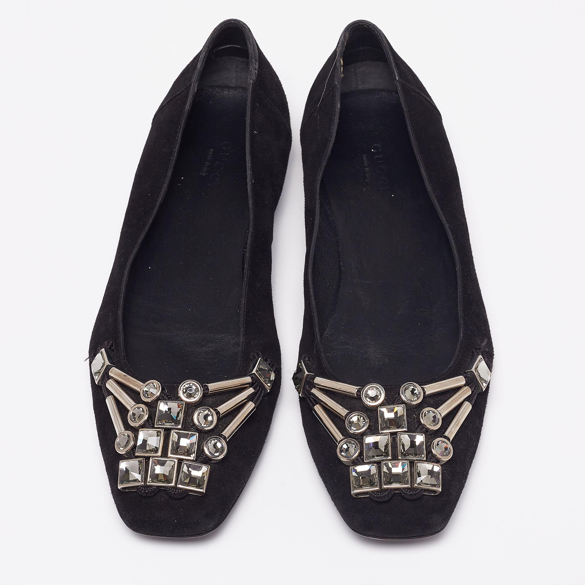 Make your feet feel chic and dainty in these Gucci ballet flats. Designed exquisitely using suede, the lovely black flats flaunt crystal embellishments on the front. Pair them with flowy dresses and statement accessories for an elegant look.

