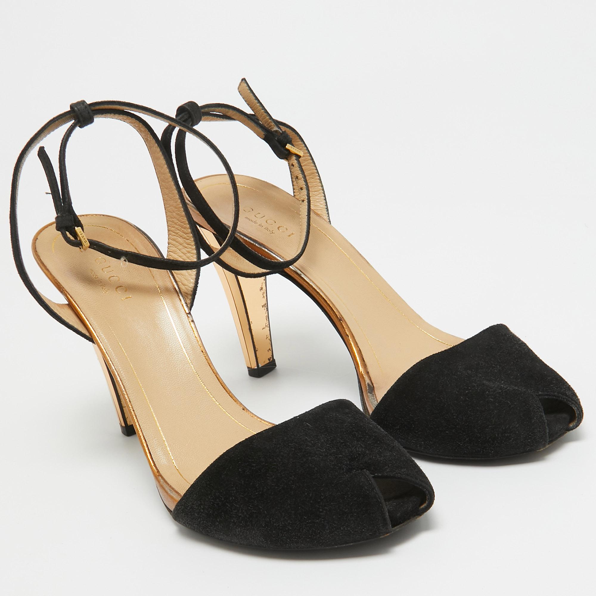 Gucci Sandales Delphine en daim noir Taille 37 Bon état - En vente à Dubai, Al Qouz 2