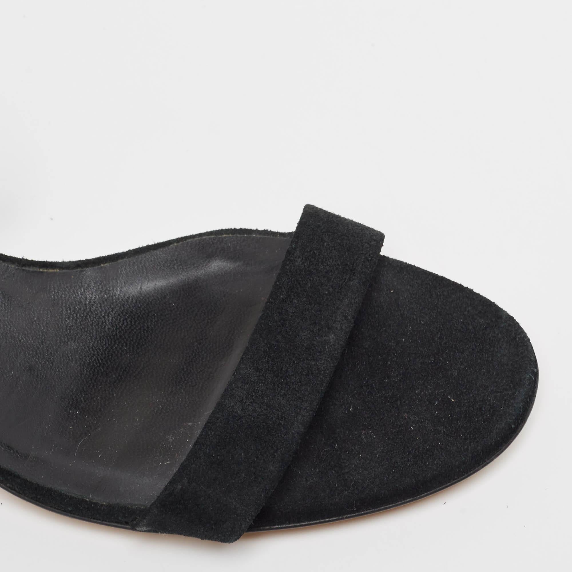 Gucci Sandali con cinturino alla caviglia in pelle scamosciata nera misura 39 in vendita 3