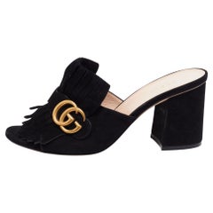 Gucci GG Marmont Slide Sandalen aus schwarzem Wildleder mit Fransen Größe 38