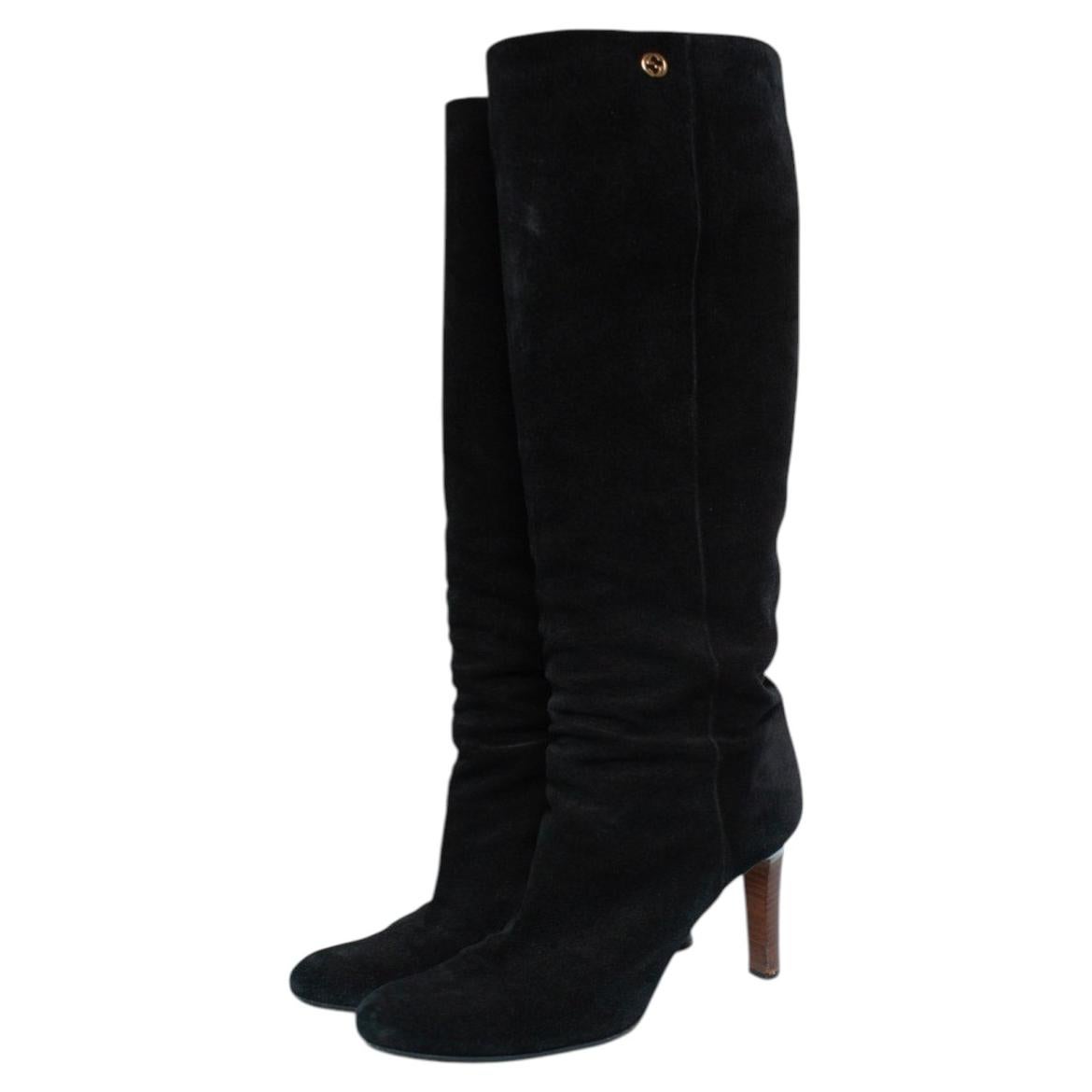 Gucci, Botas por la rodilla de ante negro con logotipo GG