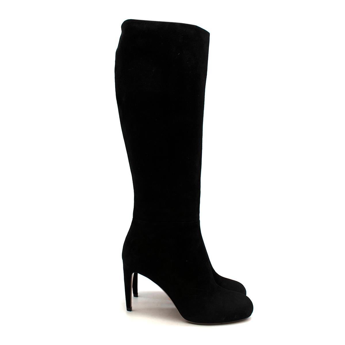 Gucci Black Suede Knee High Heeled Boots

- Made of soft suede 
- Classic style 
- Round toes 
- Stiletto heels 
- Soft leather lining 
- Zip fastening ot the sides 
- Timeless versatile design 

Materials:
Main: suede 
Lining: leather 
Soles:
