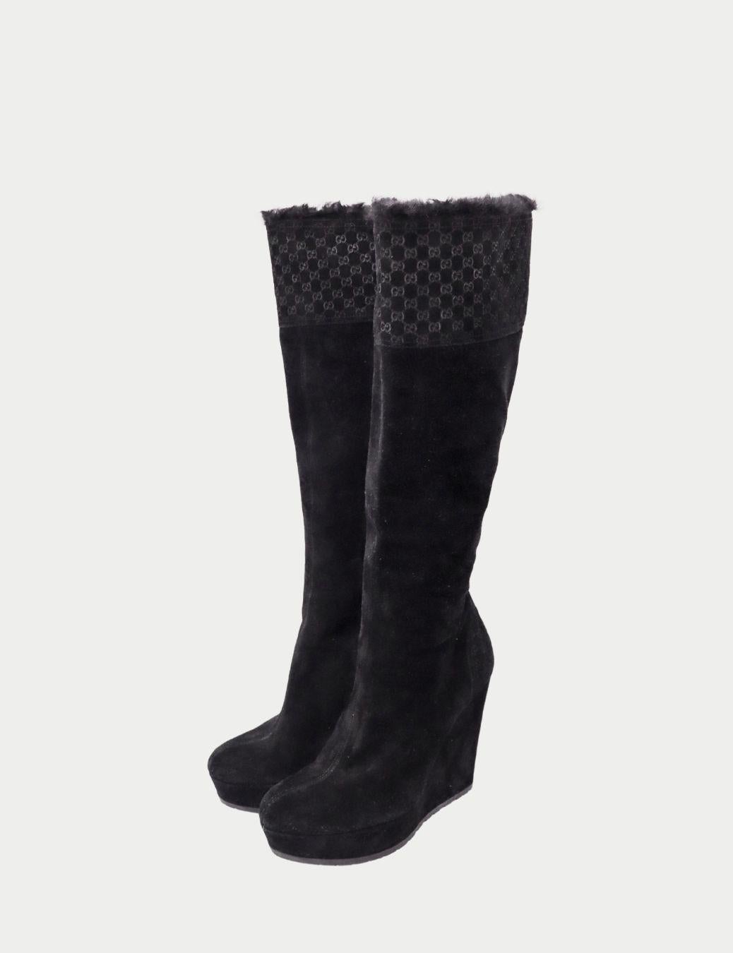 Gucci Schwarze kniehohe Keilstiefel aus Wildleder - EU 35.5 im Angebot 1