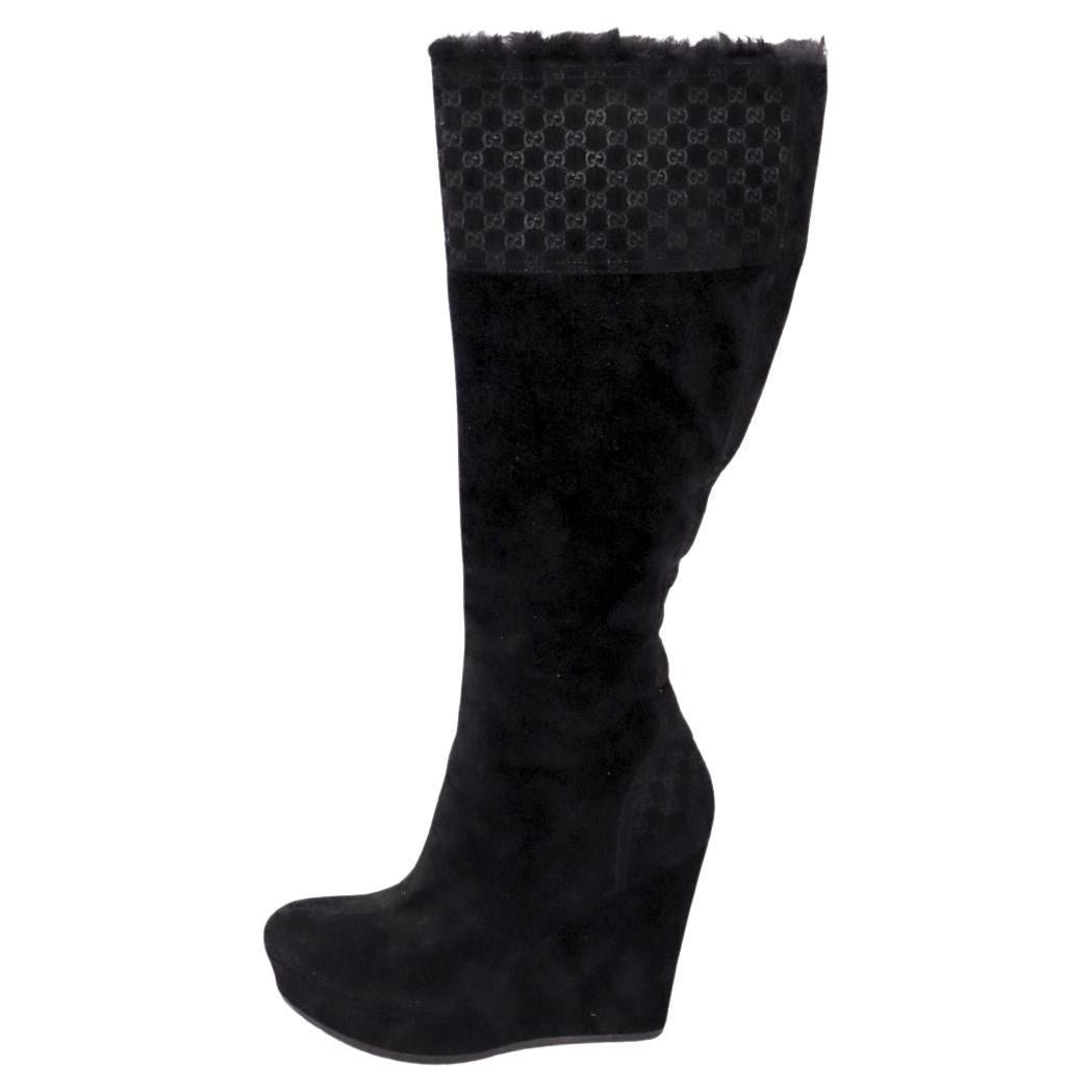 Gucci Schwarze kniehohe Keilstiefel aus Wildleder - EU 35.5 im Angebot
