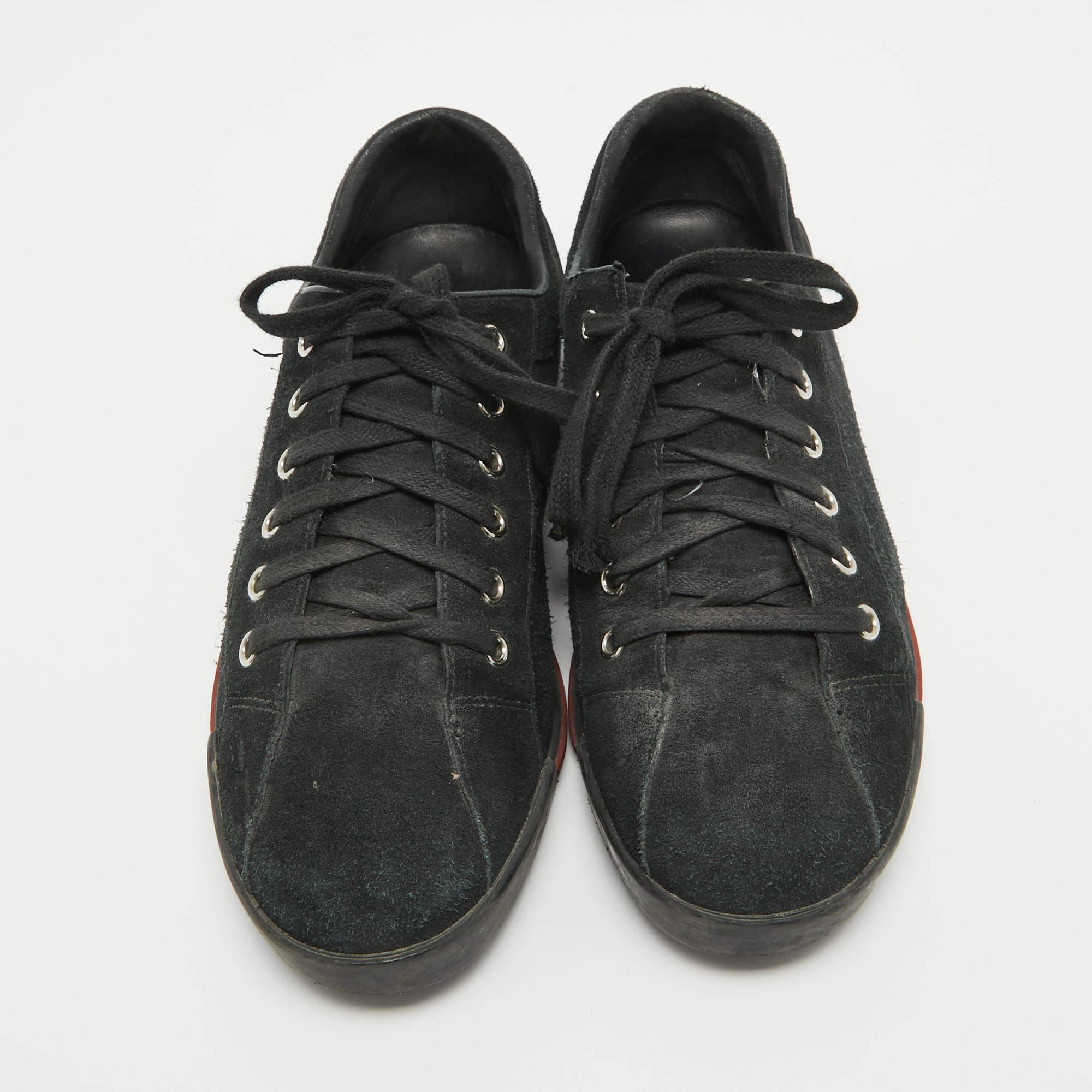 Coming in a classic silhouette, these designer sneakers are a seamless combination of luxury, comfort, and style. These sneakers are designed with signature details and comfortable insoles.

