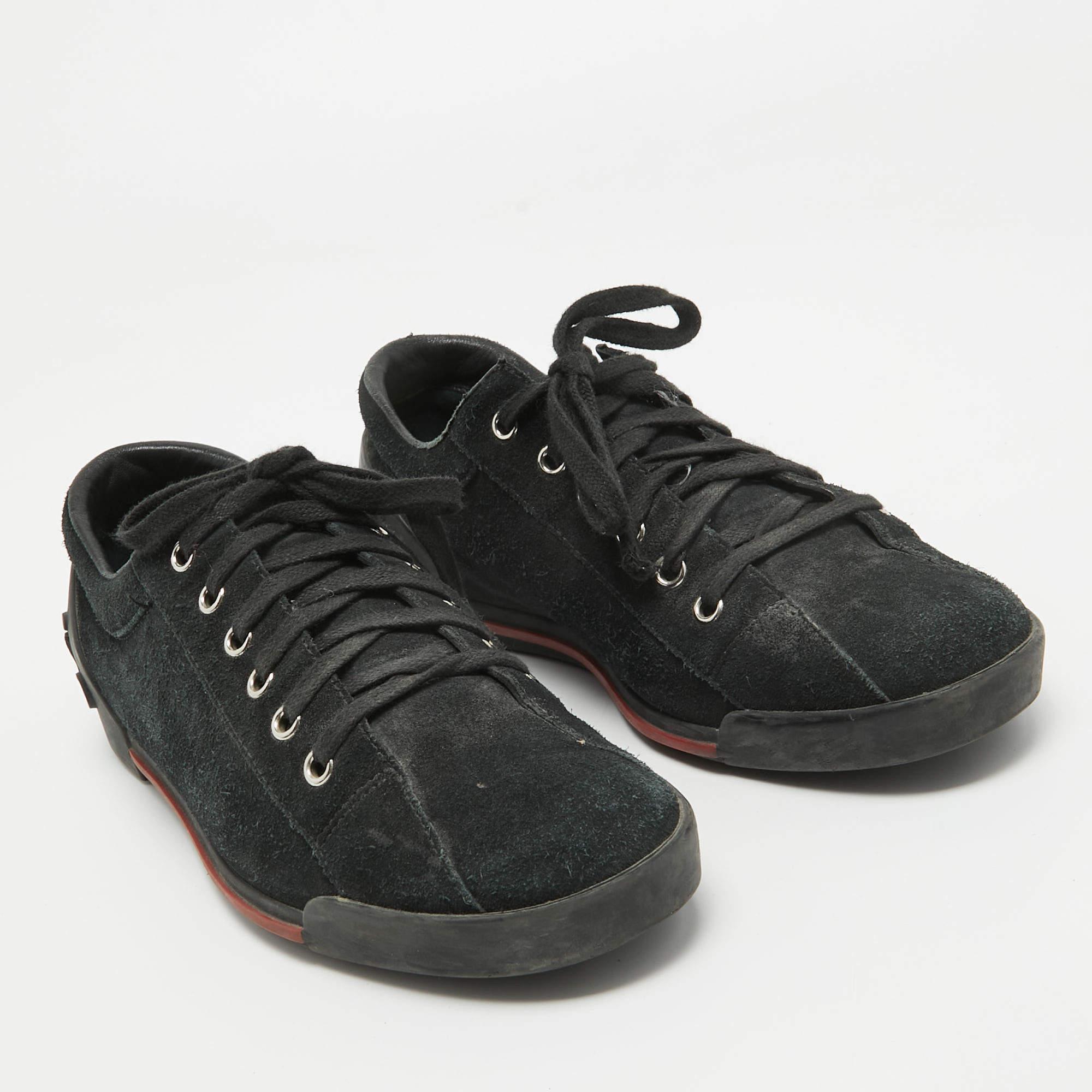 Gucci Black Suede Lace Up Sneakers Size 38 In Fair Condition For Sale In Dubai, Al Qouz 2