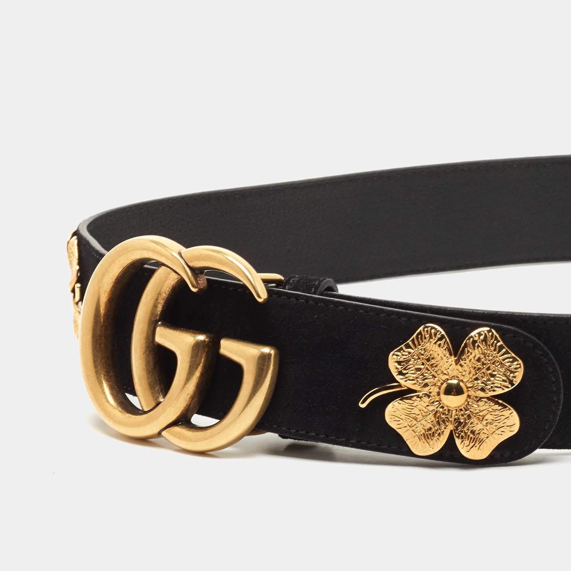Grant your style with signature beauty and elegance as you accessorize with this gorgeous belt from Gucci. It is made from leather in black and features the GG buckle and clover leaf accents.

