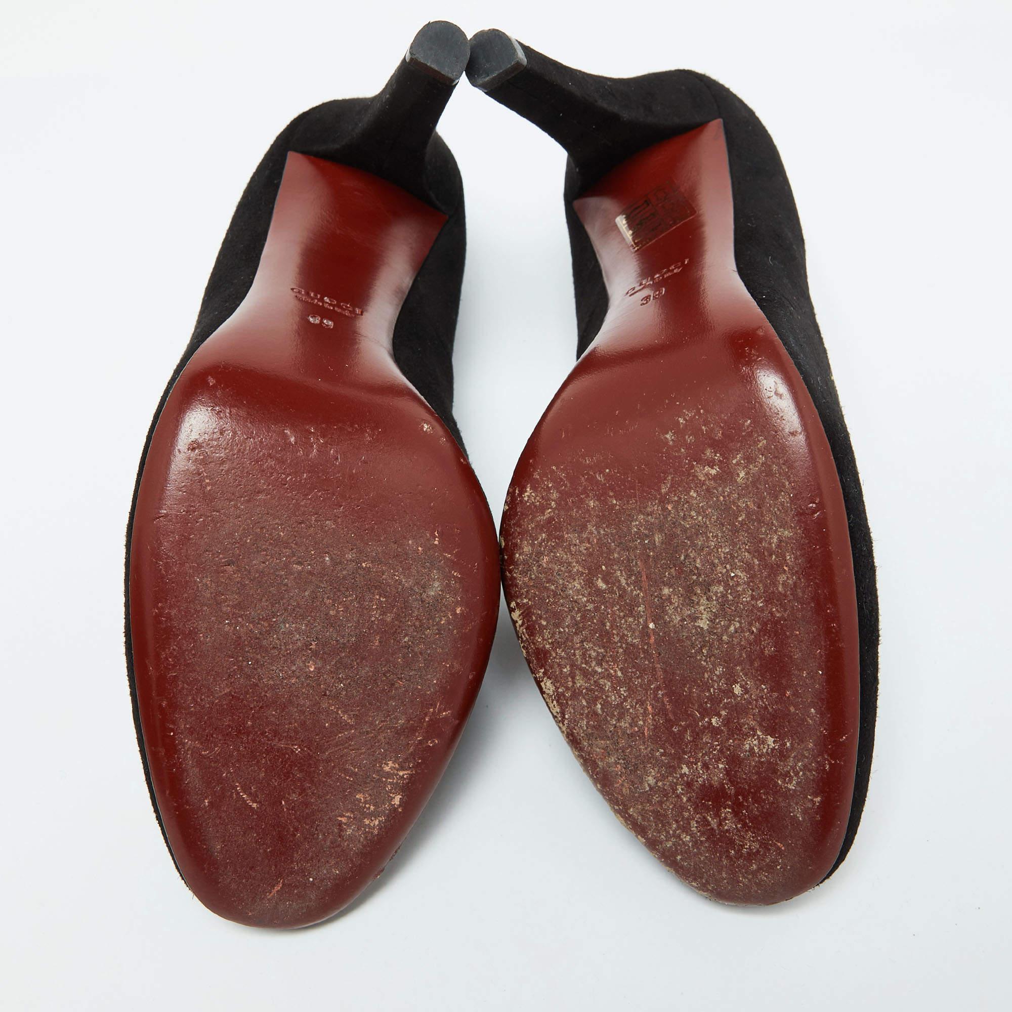 Gucci - Mocassins à glands Mischa en daim noir - Taille 39 en vente 1