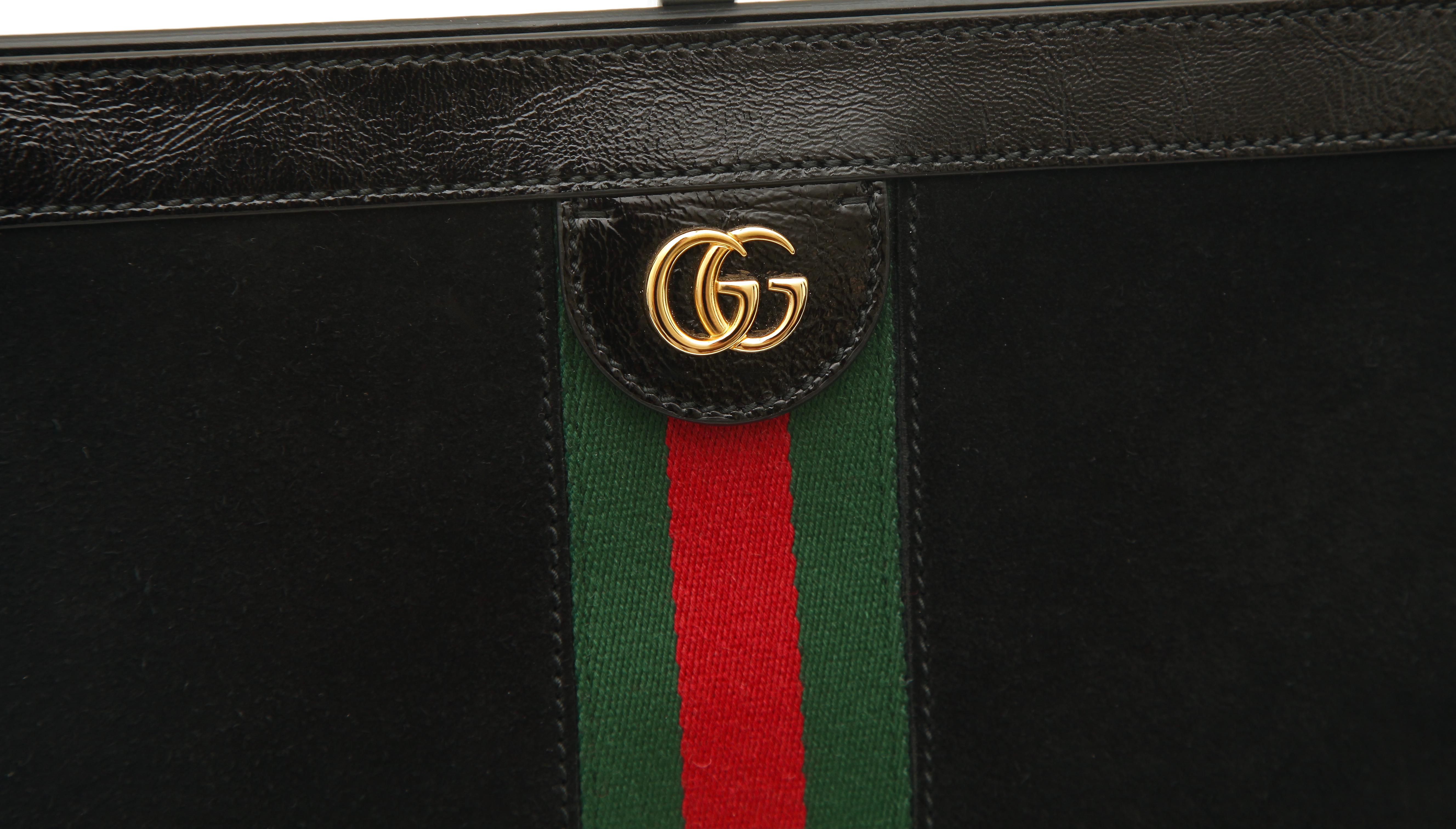 GUARANTEED AUTHENTIC GUCCI BLACK SUEDE MEDIUM OPHIDIA CHAIN SHOULDER BAG

Design:
- Black suede leather upper.
- Green and red web stripe.
- Gold-tone GG logo.
- Magnetic top frame closure.
- Gold-tone metal chain shoulder strap.
- Two main interior