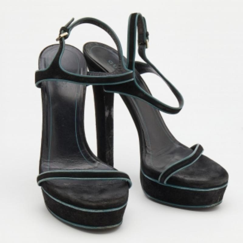 Gucci - Sandales à plateforme en daim noir - Taille 37 État moyen - En vente à Dubai, Al Qouz 2