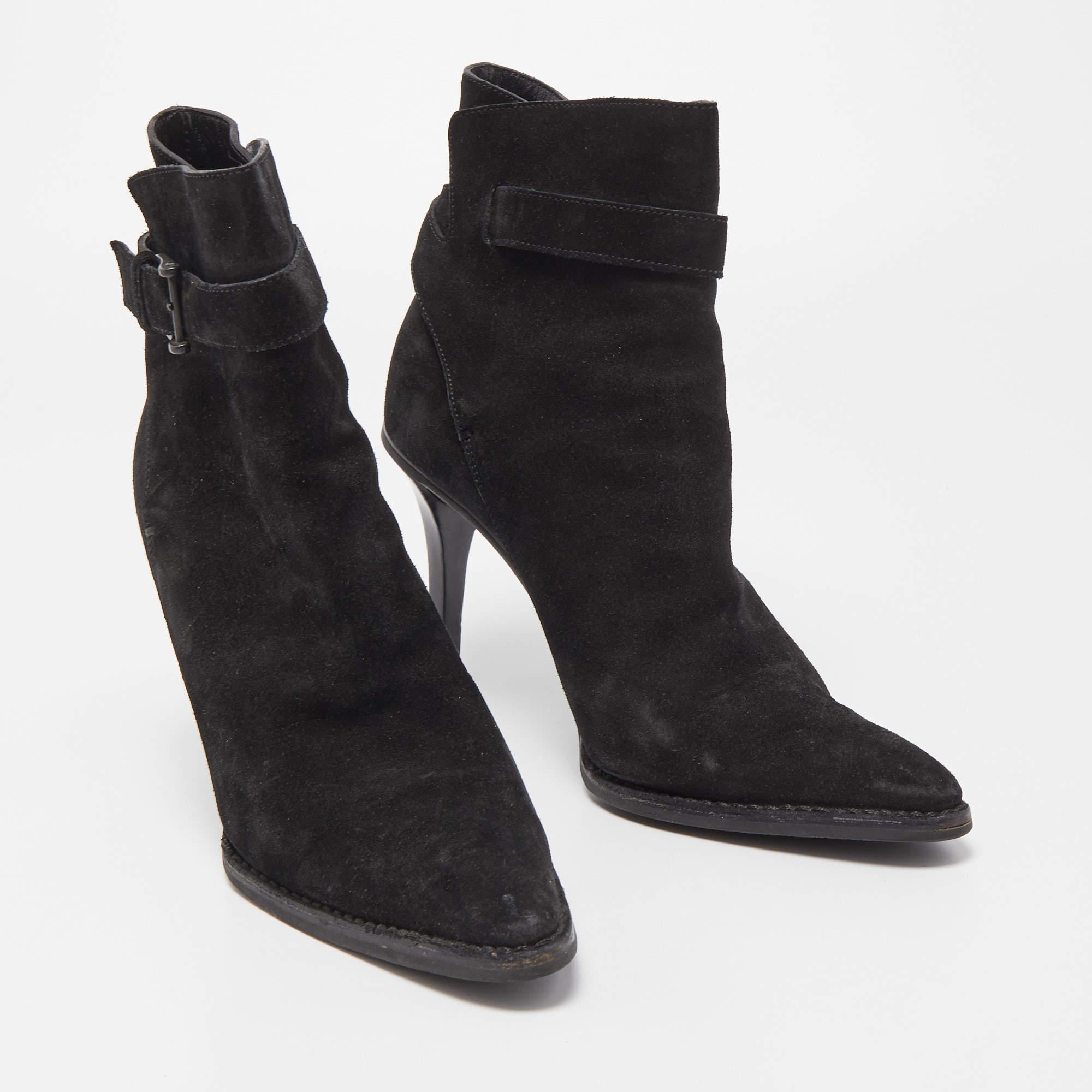 Las botas son una parte esencial de su guardarropa, y estas botas, elaboradas con materiales de primera calidad, son una buena elección. Ofreciendo lo mejor de la comodidad y el estilo, ¡este par de suela resistente quedaría genial con unos vaqueros