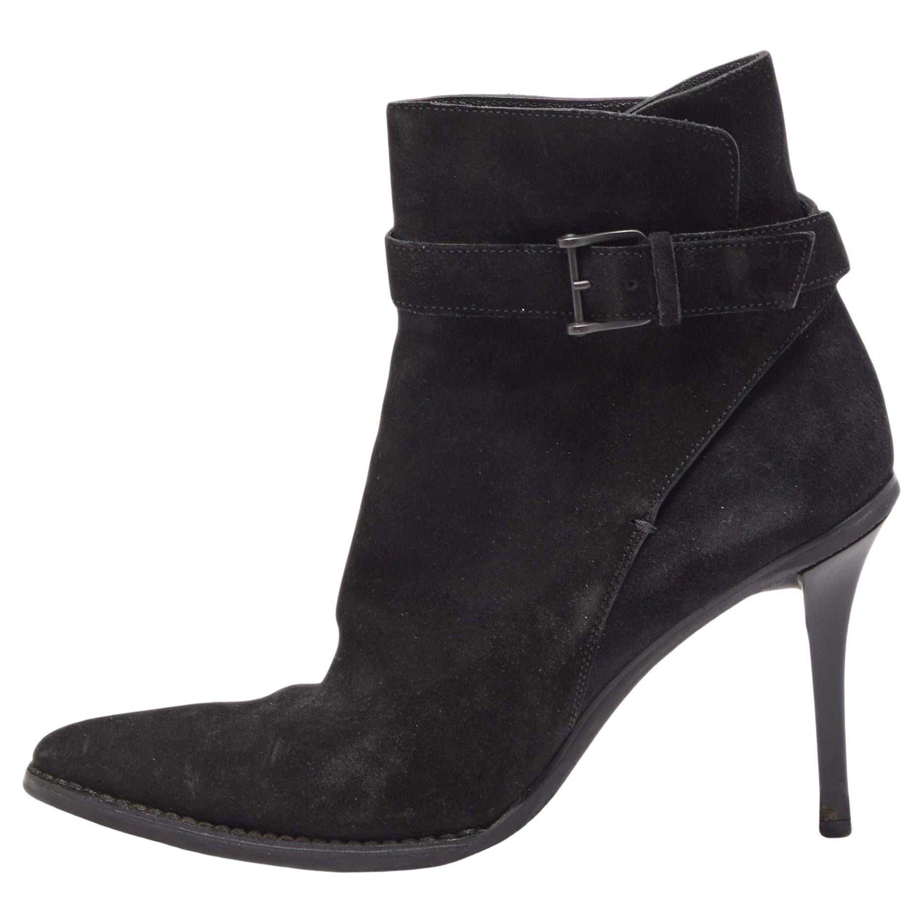 Gucci Black Suede Pointed Toe Ankle Boots Size 39 For Sale