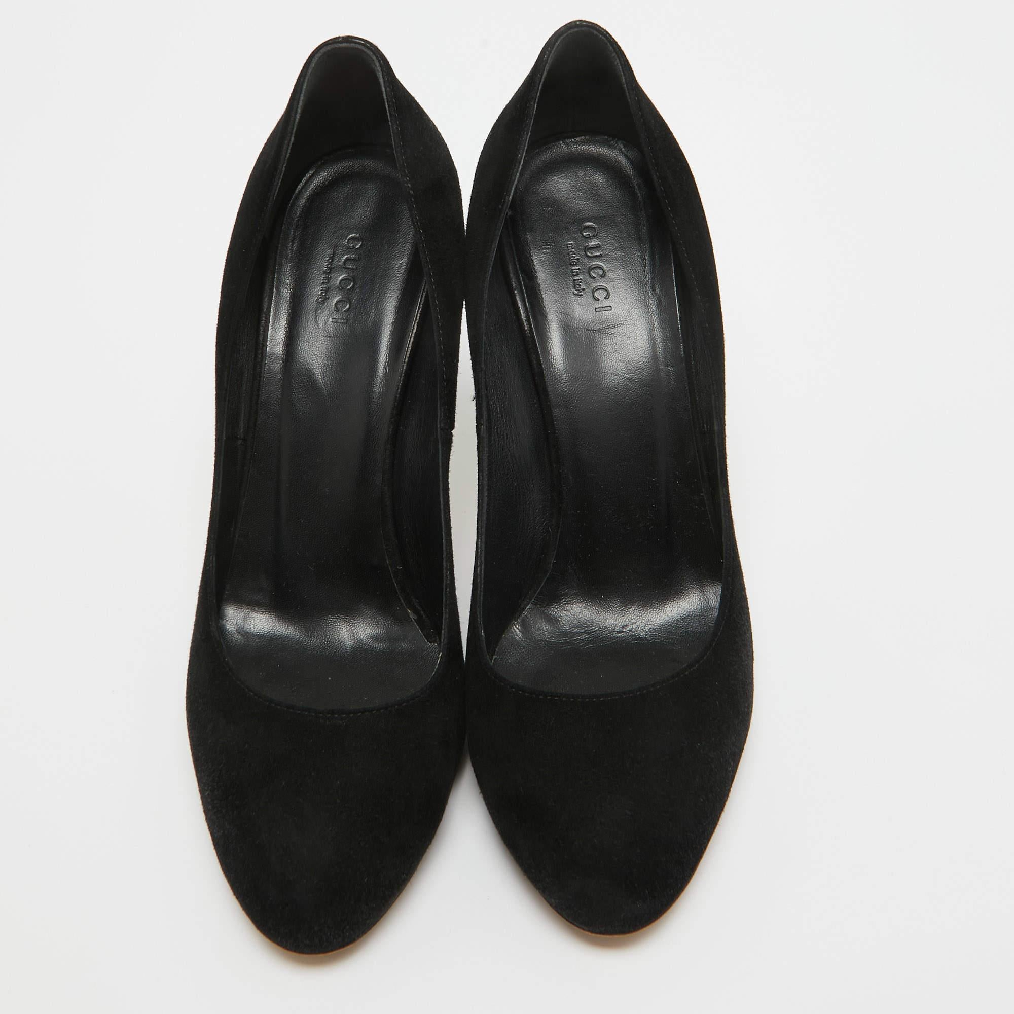 Noir Gucci - Escarpins à bouts ronds en daim noir - Taille 38,5 en vente
