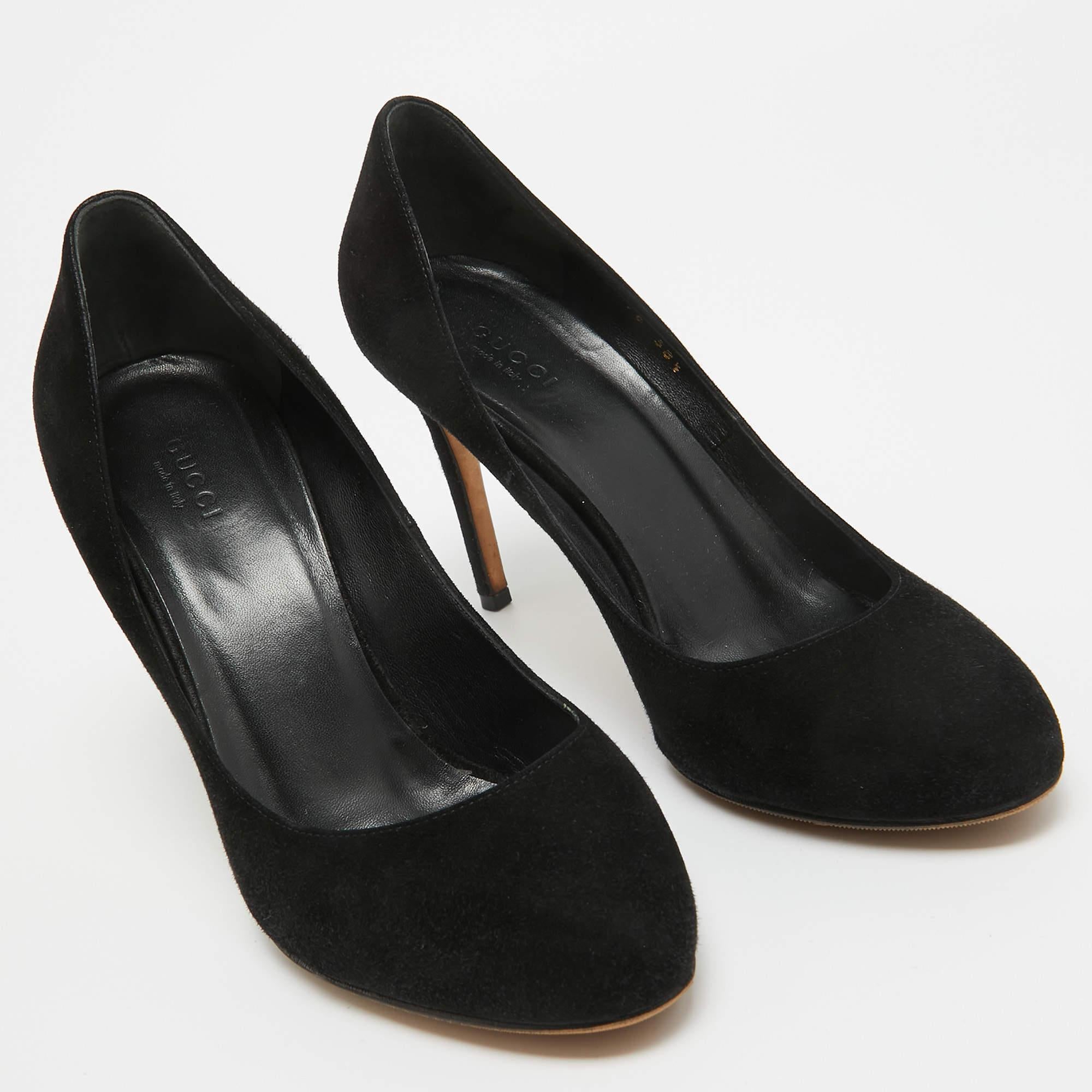 Gucci - Escarpins à bouts ronds en daim noir - Taille 38,5 Bon état - En vente à Dubai, Al Qouz 2