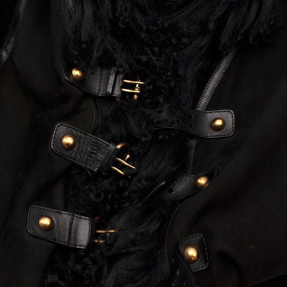 Gucci Black Suede & Shearling Buckle Detail Sleeveless Jacket - Size US 4 For Sale 2