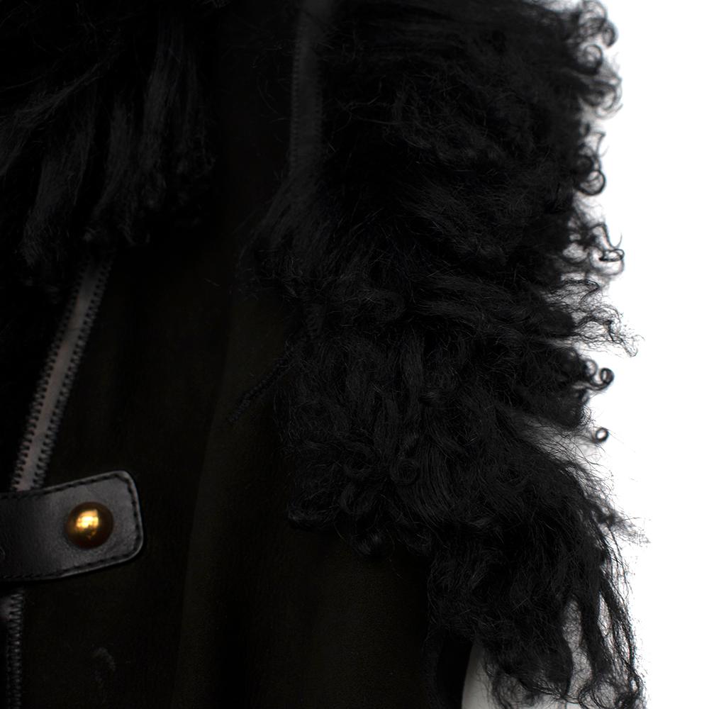 Gucci Black Suede & Shearling Buckle Detail Sleeveless Jacket - Size US 4 For Sale 3