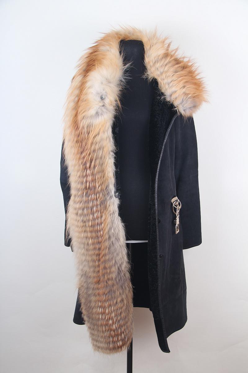 GUCCI black suede sheepskin coat with fox fur

A very beautiful Gucci sheepskin coat made of delicate suede with removable fox fur, which allows you to undo and wear it in different states.
The fur is 