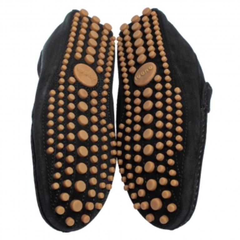 Gucci Black Suede Slip on Loafers Size 41.5 In Good Condition For Sale In Dubai, Al Qouz 2