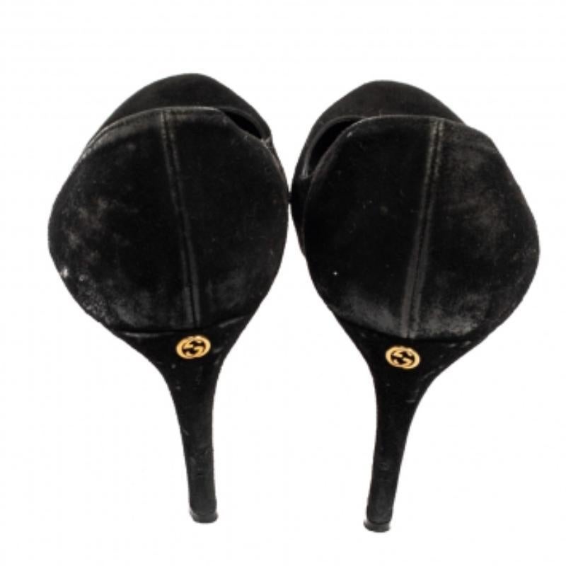 These classic Gucci pumps make for both formal and informal events. Crafted in black suede, the pumps feature leather insoles, 8 cm heels and gold-tone logo detailing at the back. Pair these lovely pumps with your favorite outfit for a high style!