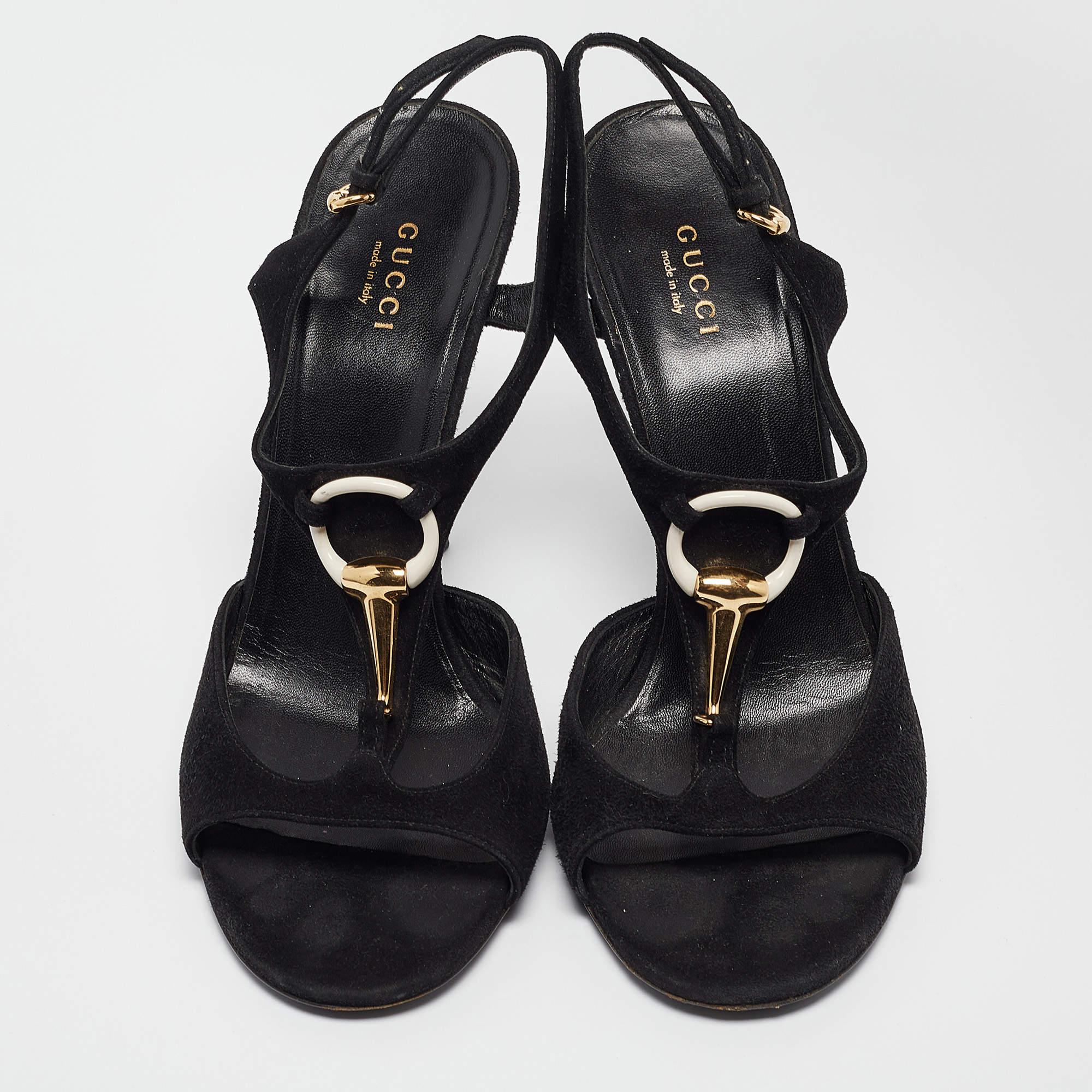 Noir Gucci T-Strap en daim noir  Sandales à bout ouvert taille 38,5 en vente