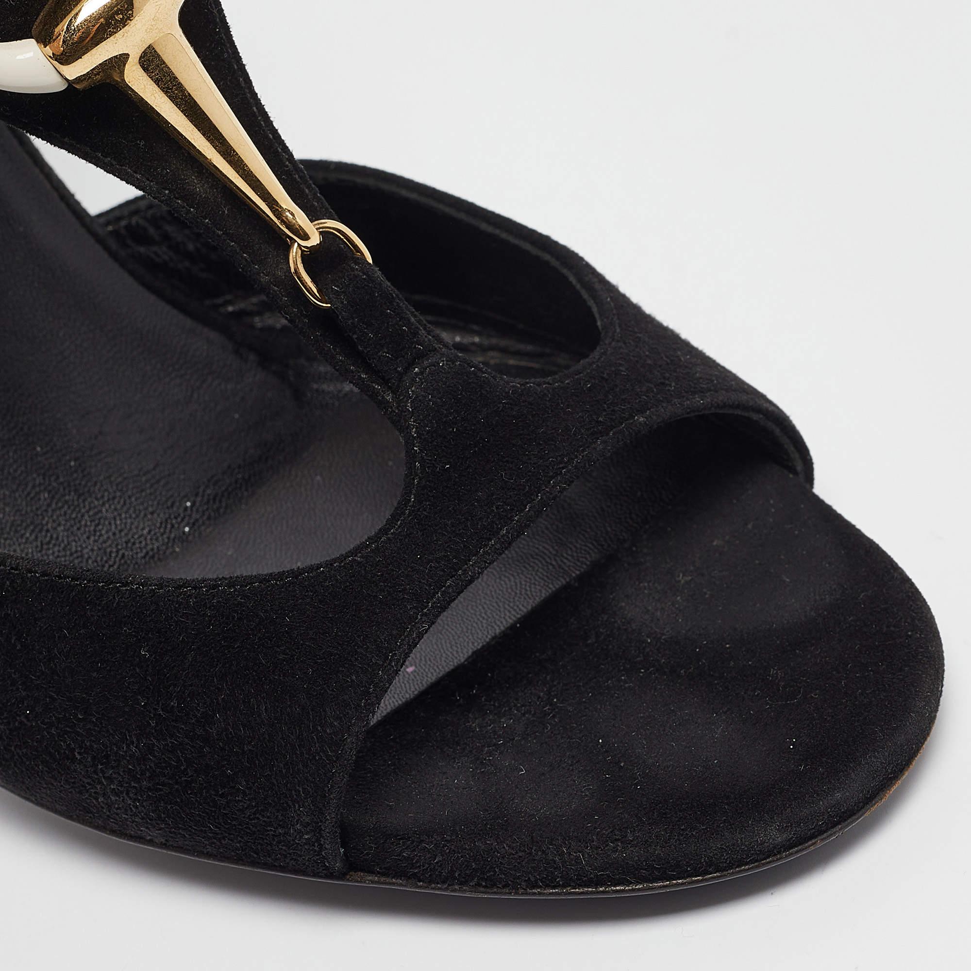 Gucci T-Strap en daim noir  Sandales à bout ouvert taille 38,5 en vente 2