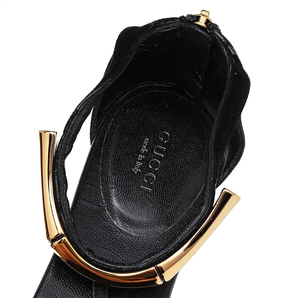 Gucci Black Suede Thong Sandals Size 38 In Good Condition For Sale In Dubai, Al Qouz 2