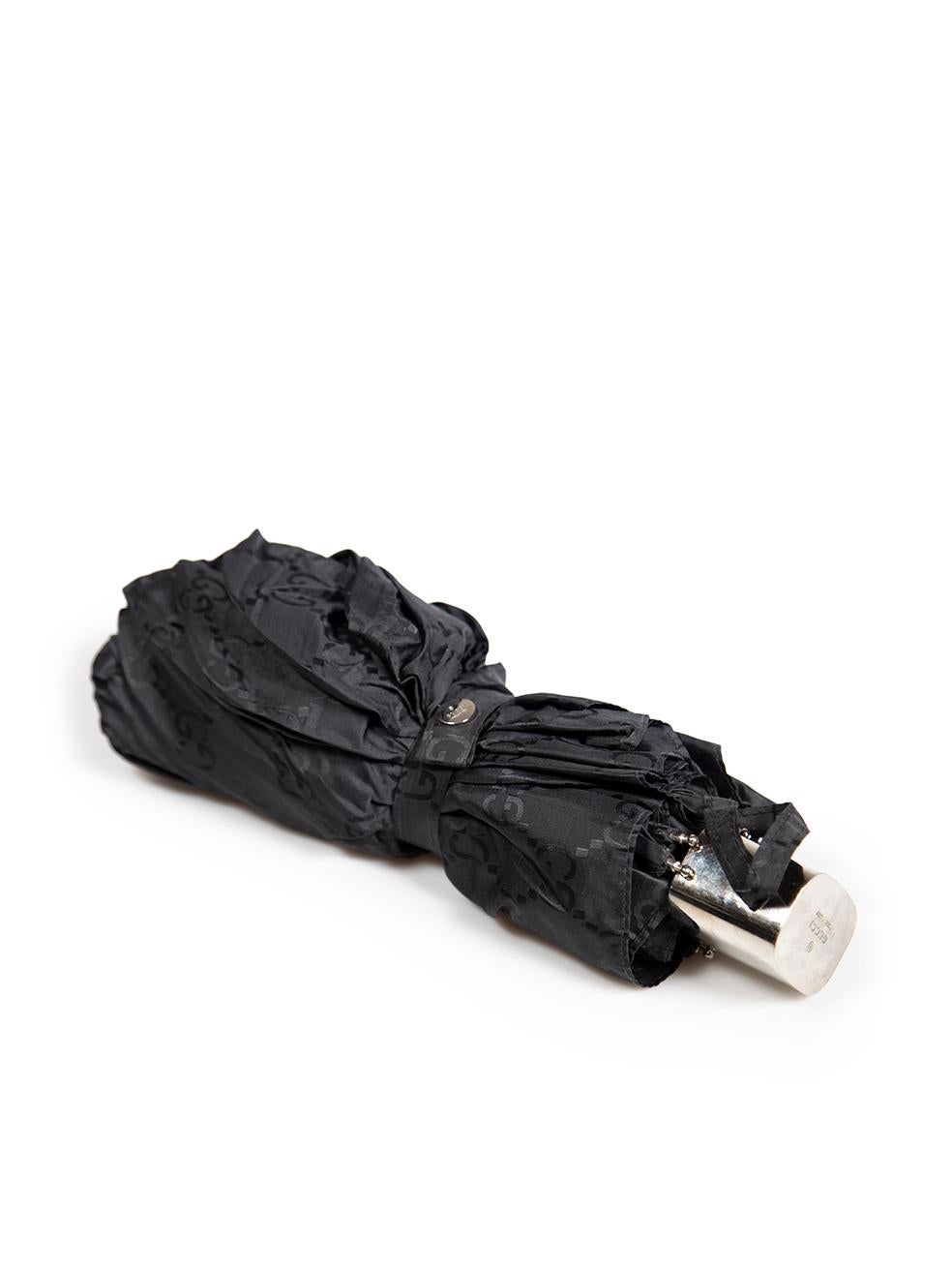 CONDITION is Very good. Minimal wear to umbrella is evident. Minimal wear to the umbrella base with scratches and indents to the metal, the cover also has a small hole on this used Gucci designer resale item.
 
 
 
 Details
 
 
 Black
 
 Cloth
 
