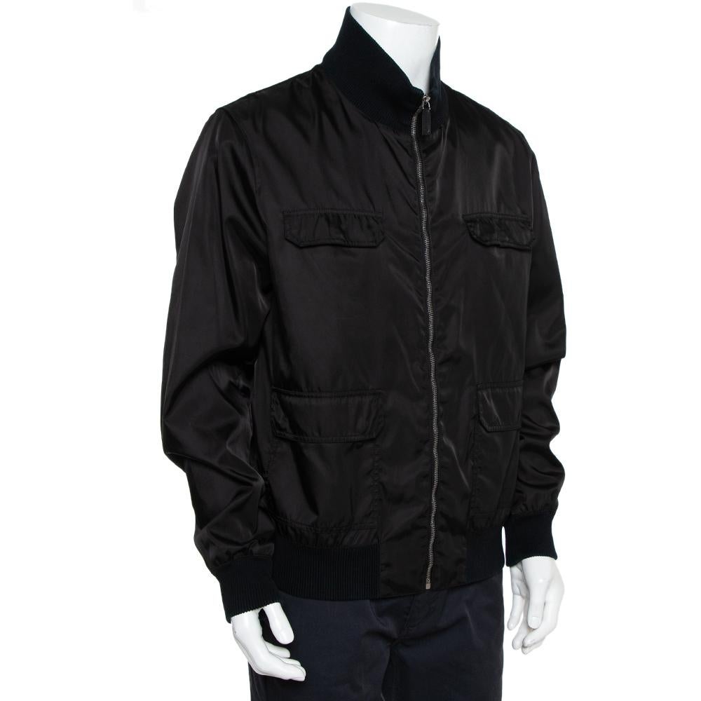 This jacket has been designed by Gucci to accompany you all day long. Made from durable materials, the black jacket promises comfort and a luxe appeal. It features a front zip closure, four pockets, long sleeves, and the Web stripe on the inner side