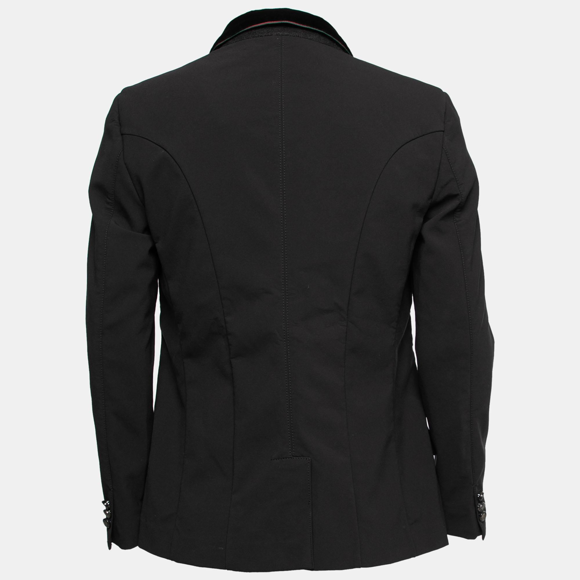 The chic logo embroidery on the side pocket of this Gucci blazer offers instant brand identification. Created from a mix of quality fabrics, it is complemented with front button fastenings, three external pockets, and long sleeves with button