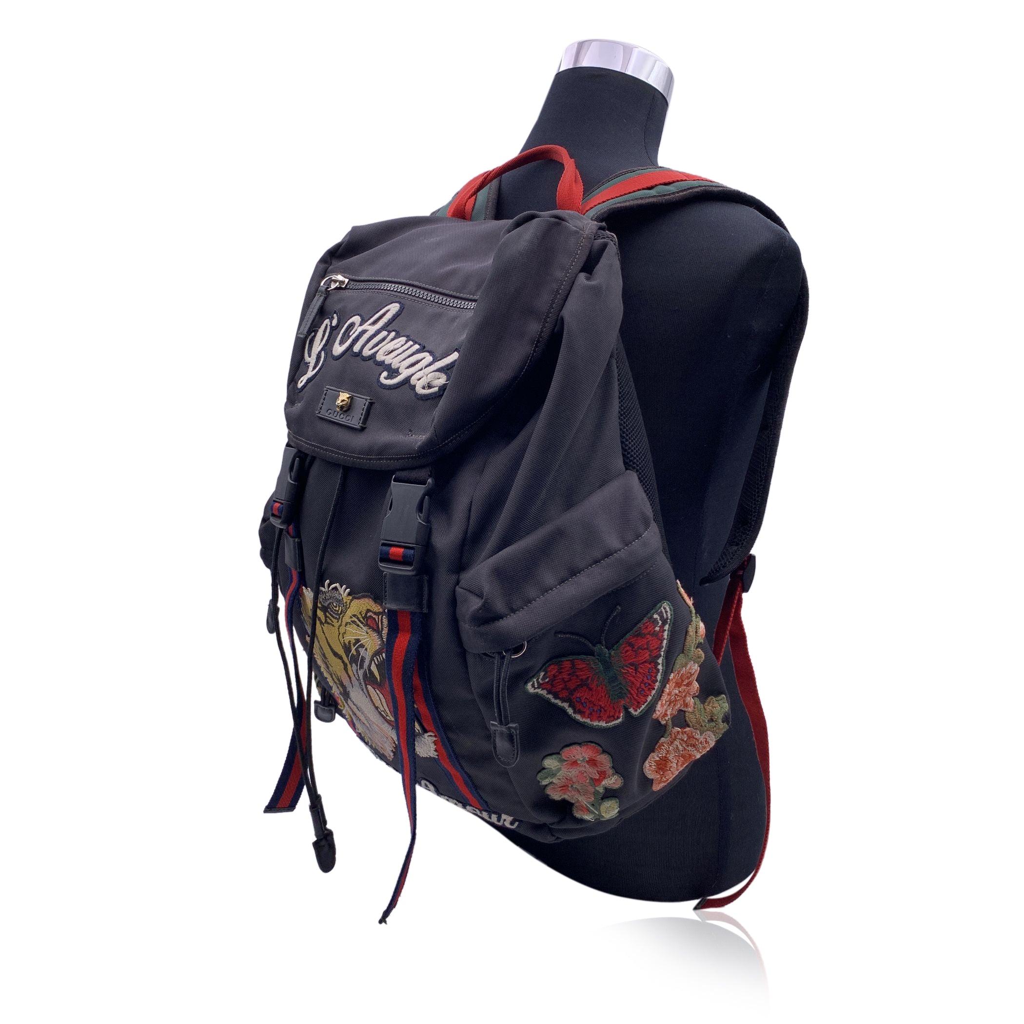 Ce magnifique sac sera accompagné d'un certificat d'authenticité fourni par Entrupy. Le certificat sera fourni sans frais supplémentaires. Sac à dos unisexe de Gucci, de la Collection S, réalisé en toile techno noire résistante. Il est orné